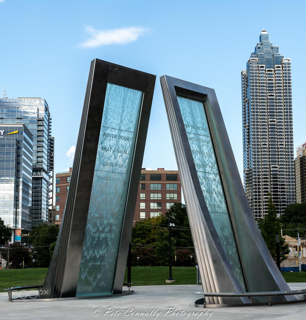 Sony a6300 + ZEISS Batis 25mm F2 sample photo. Center for civil & human rights statue photography