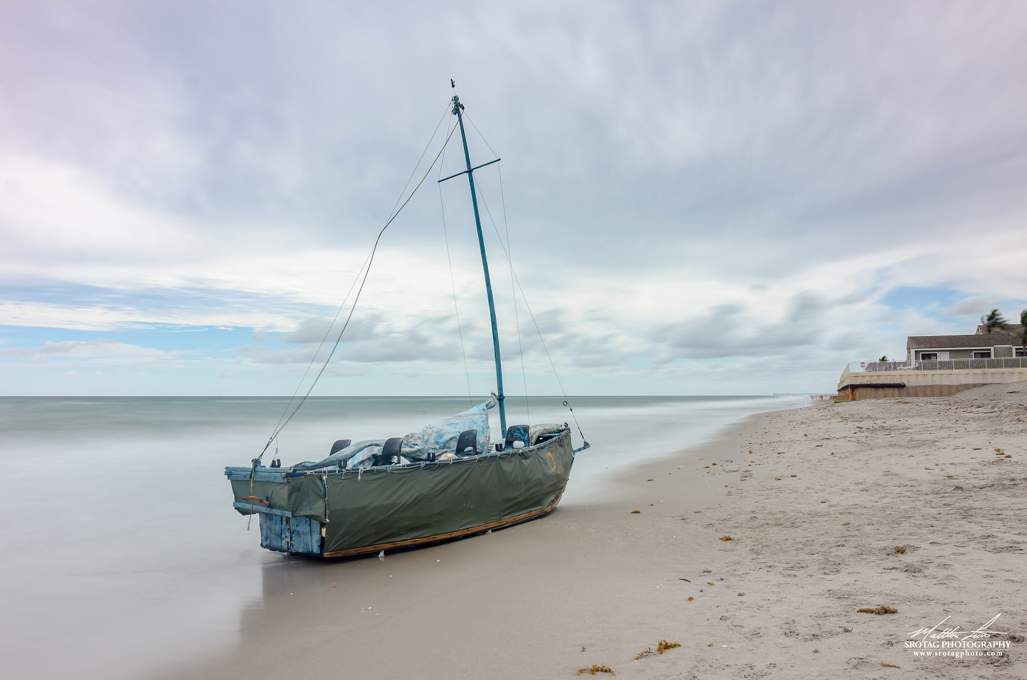 Nikon AF-S Nikkor 17-35mm F2.8D ED-IF sample photo. Cuban dichotomy photography