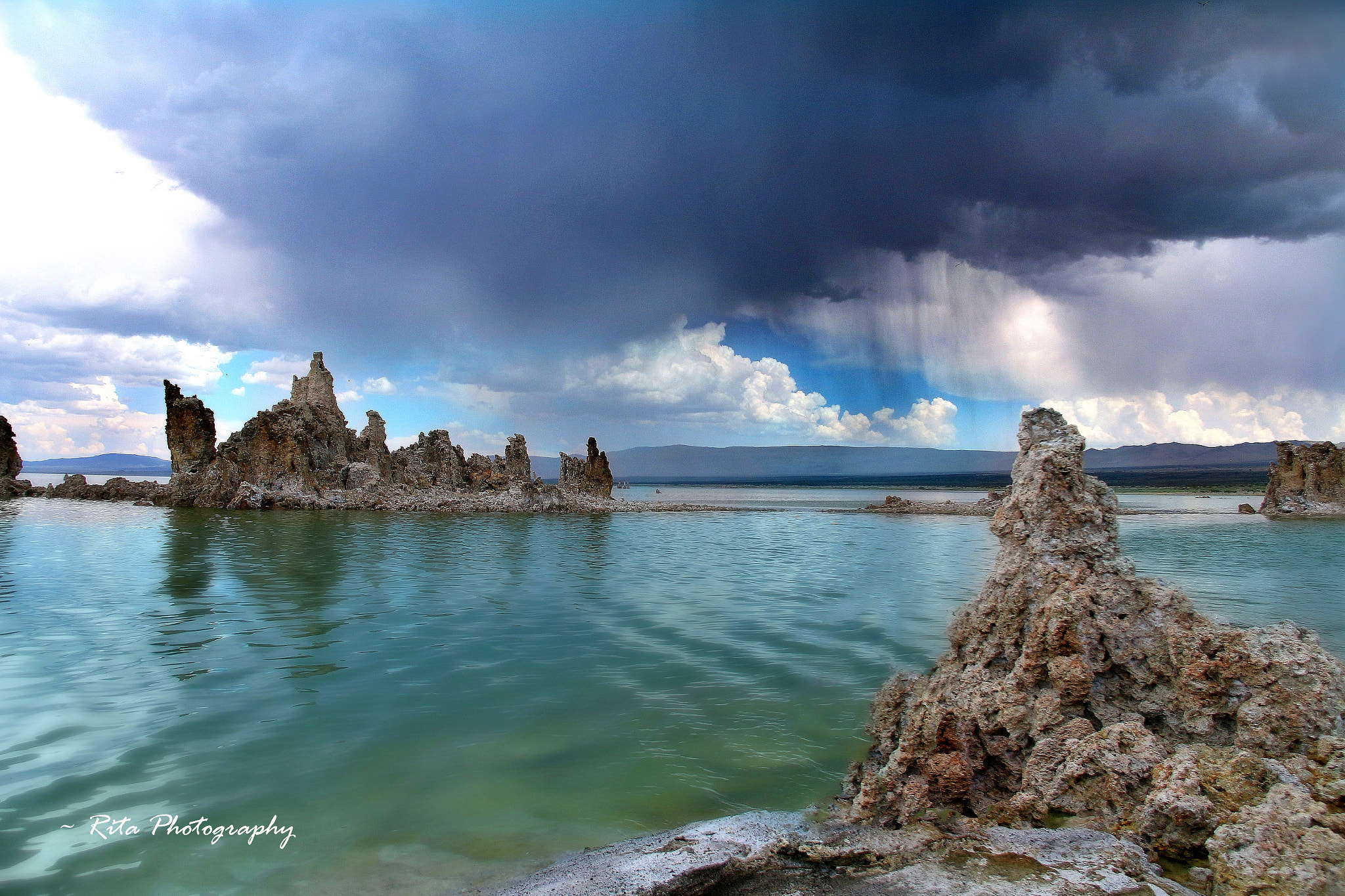 Canon EOS 700D (EOS Rebel T5i / EOS Kiss X7i) + Canon EF 22-55mm f/4-5.6 USM sample photo. Mono lake - storm photography