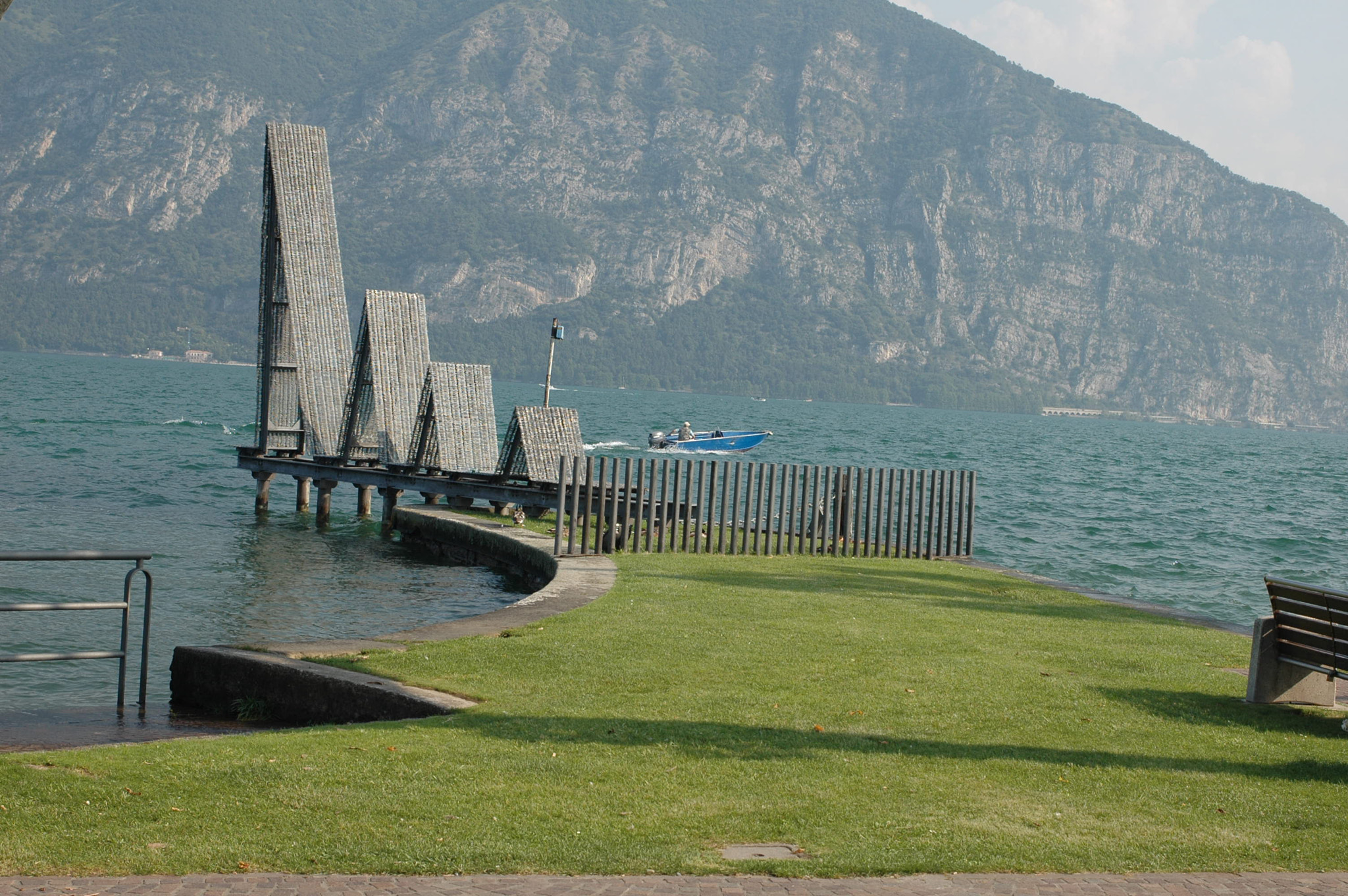 AF Zoom-Nikkor 35-70mm f/3.3-4.5 N sample photo. Iseo lake photography