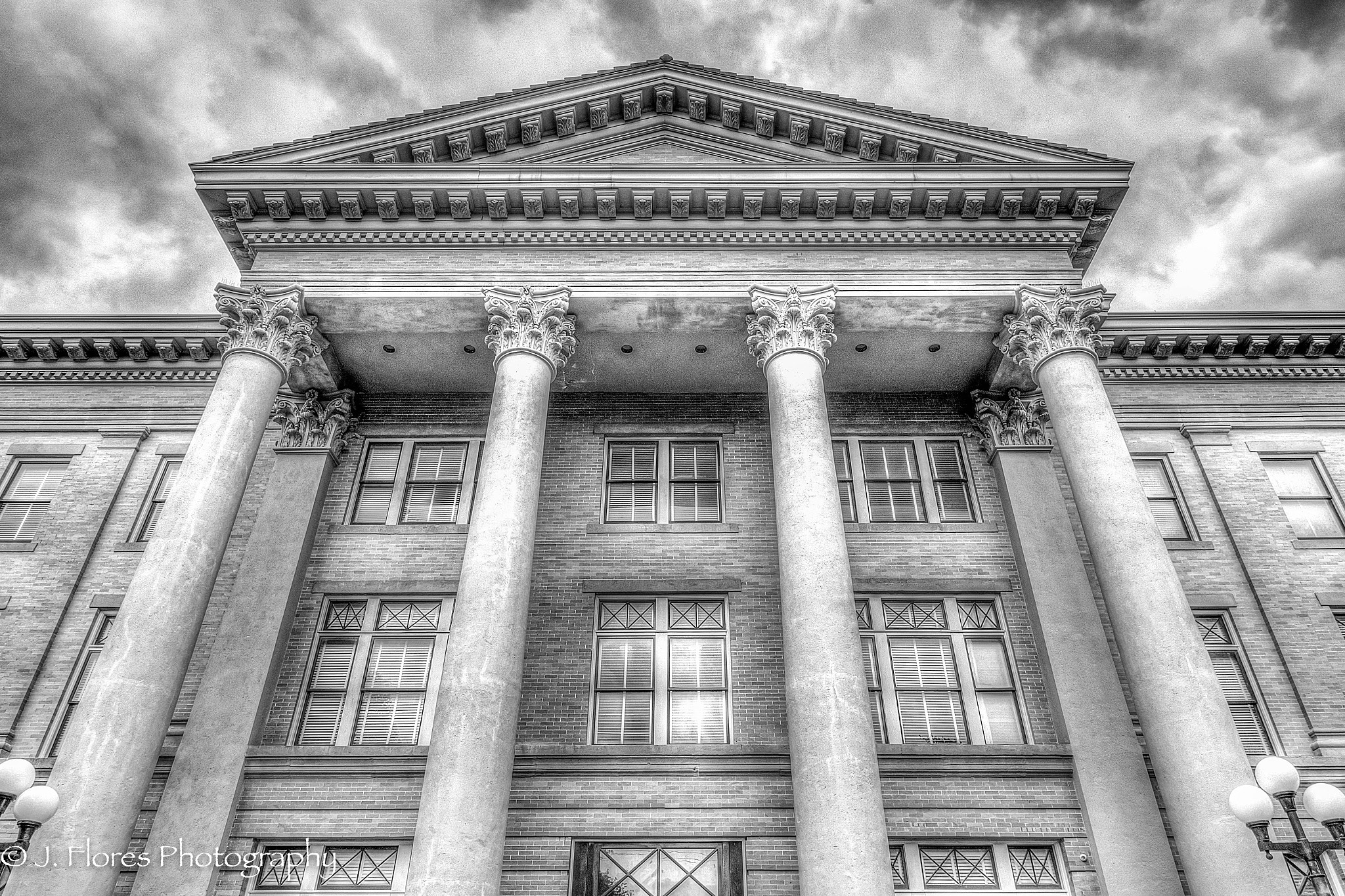 Canon EOS 7D Mark II + Canon EF-S 10-18mm F4.5–5.6 IS STM sample photo. Beeville courthouse facade photography