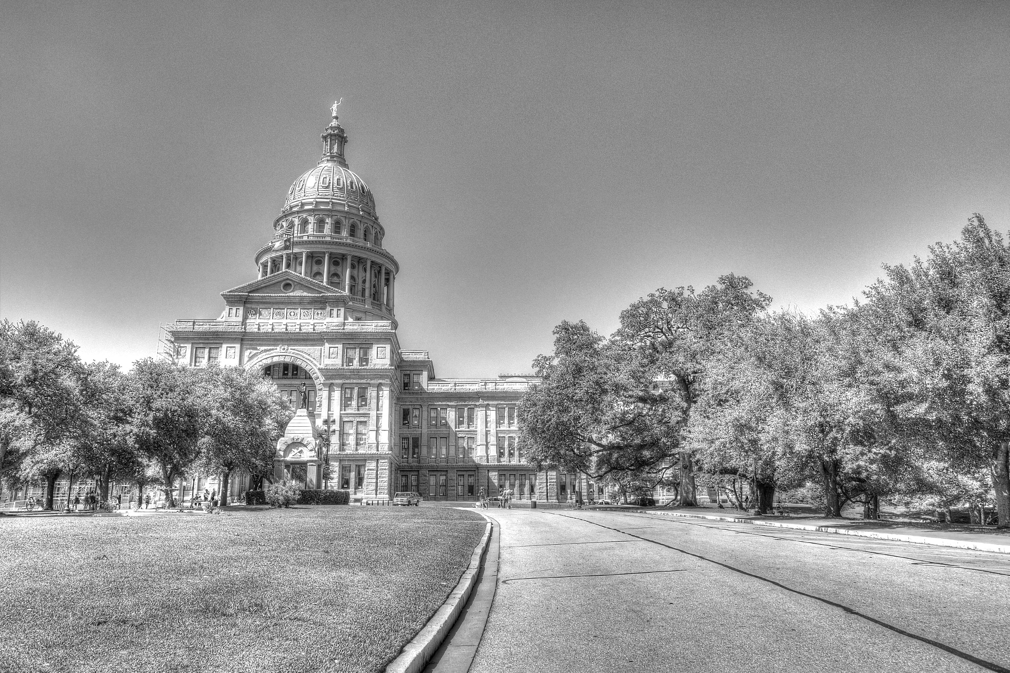 Canon EOS 7D Mark II + Canon EF-S 10-18mm F4.5–5.6 IS STM sample photo. Texas capitol building photography