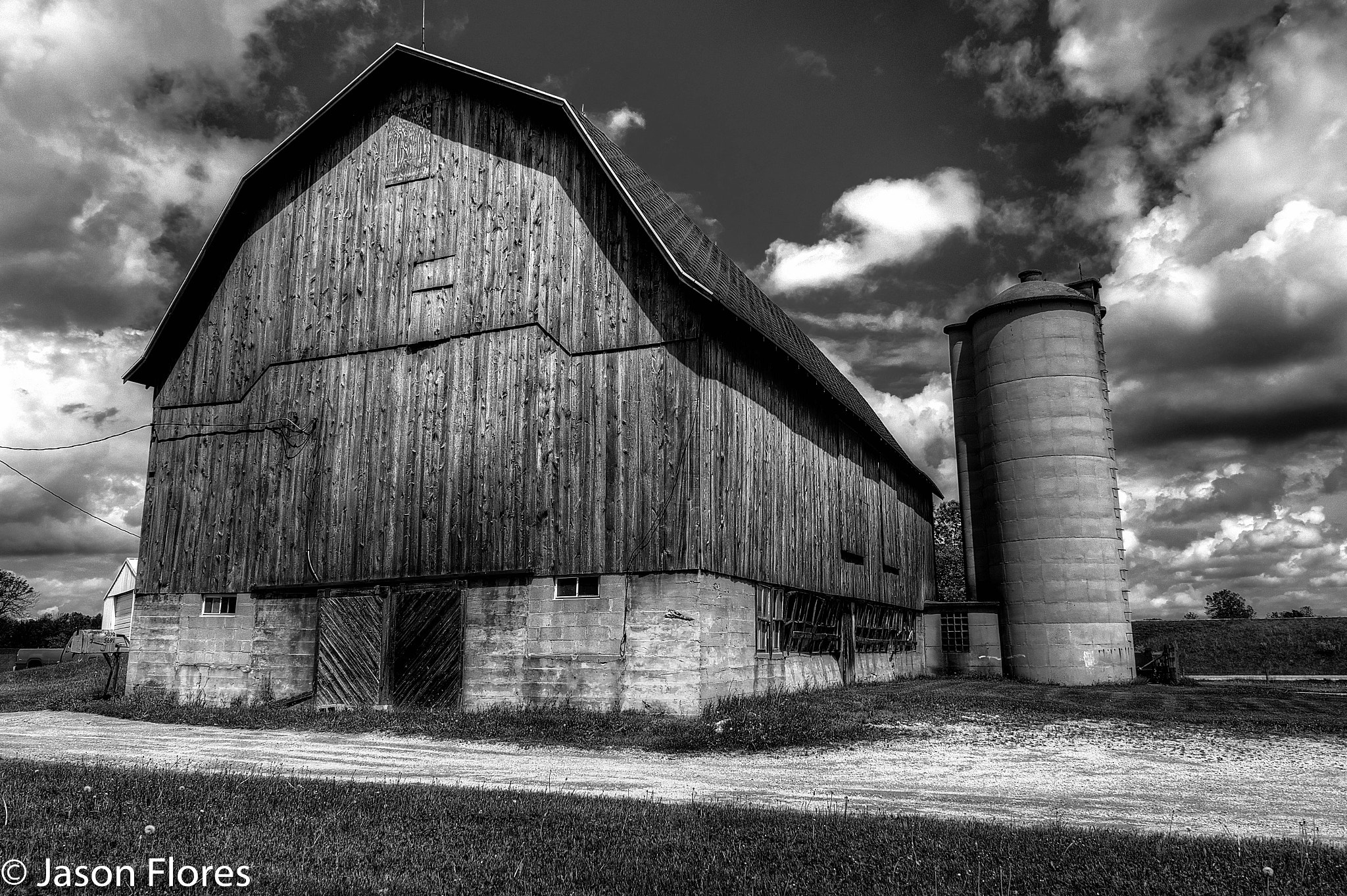 Canon EOS 7D Mark II + Canon EF-S 10-18mm F4.5–5.6 IS STM sample photo. Country barn photography