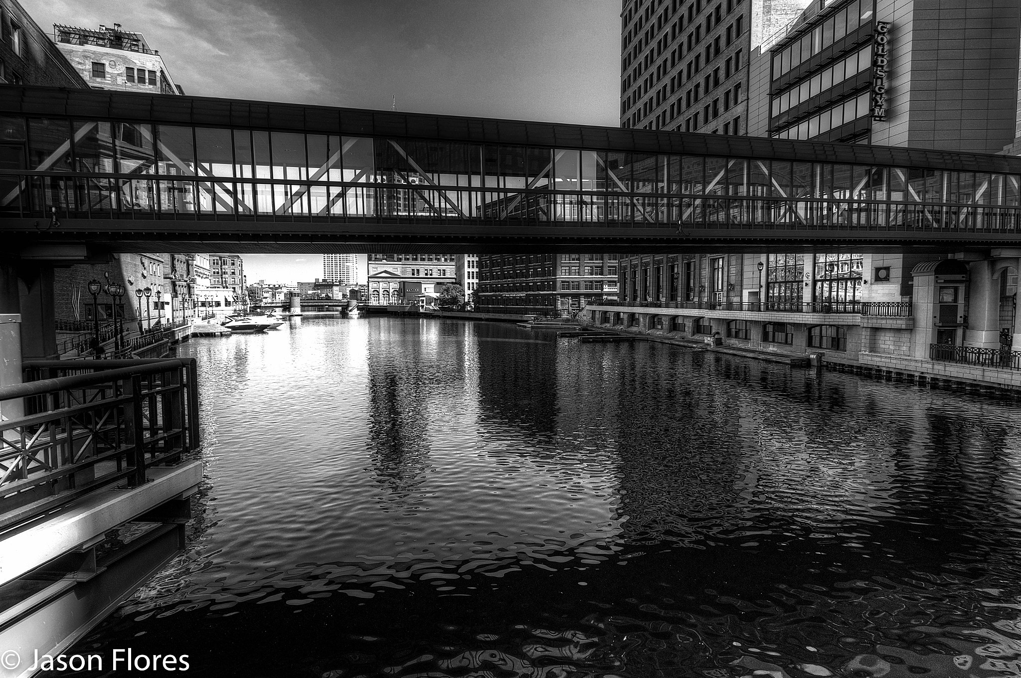 Canon EOS 7D Mark II + Canon EF-S 10-18mm F4.5–5.6 IS STM sample photo. Downtown milwaukee b&w photography