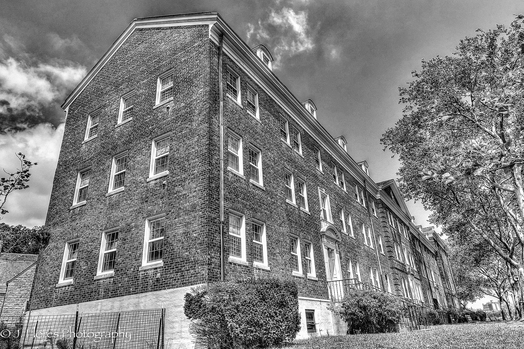 Canon EOS 7D Mark II + Canon EF-S 10-18mm F4.5–5.6 IS STM sample photo. Barracks governor's island photography