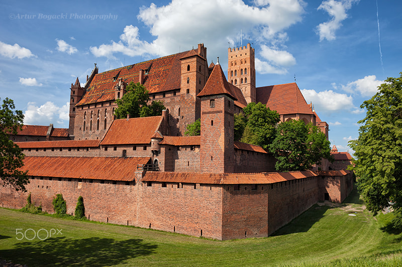 Canon EF 24mm F2.8 IS USM sample photo. The malbork castle photography