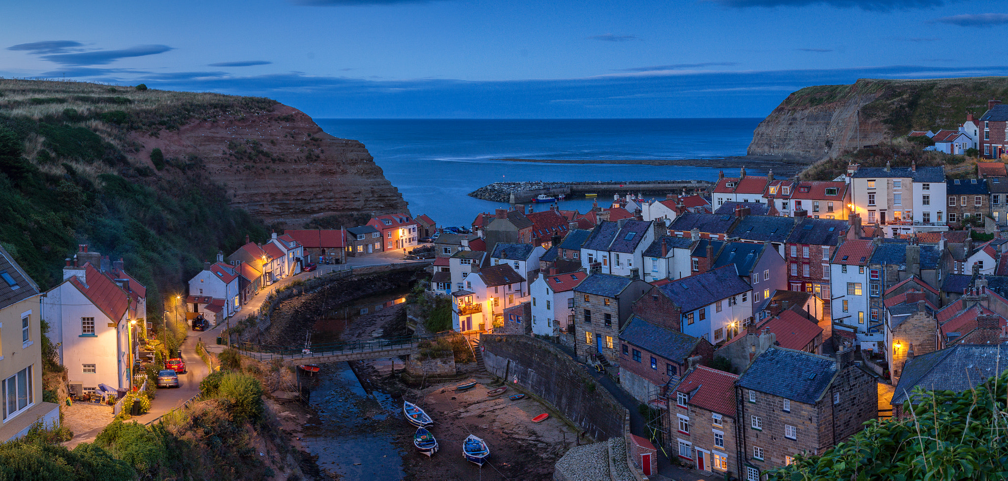 Canon EOS 7D + Canon EF 35mm F2 sample photo. Staithes photography