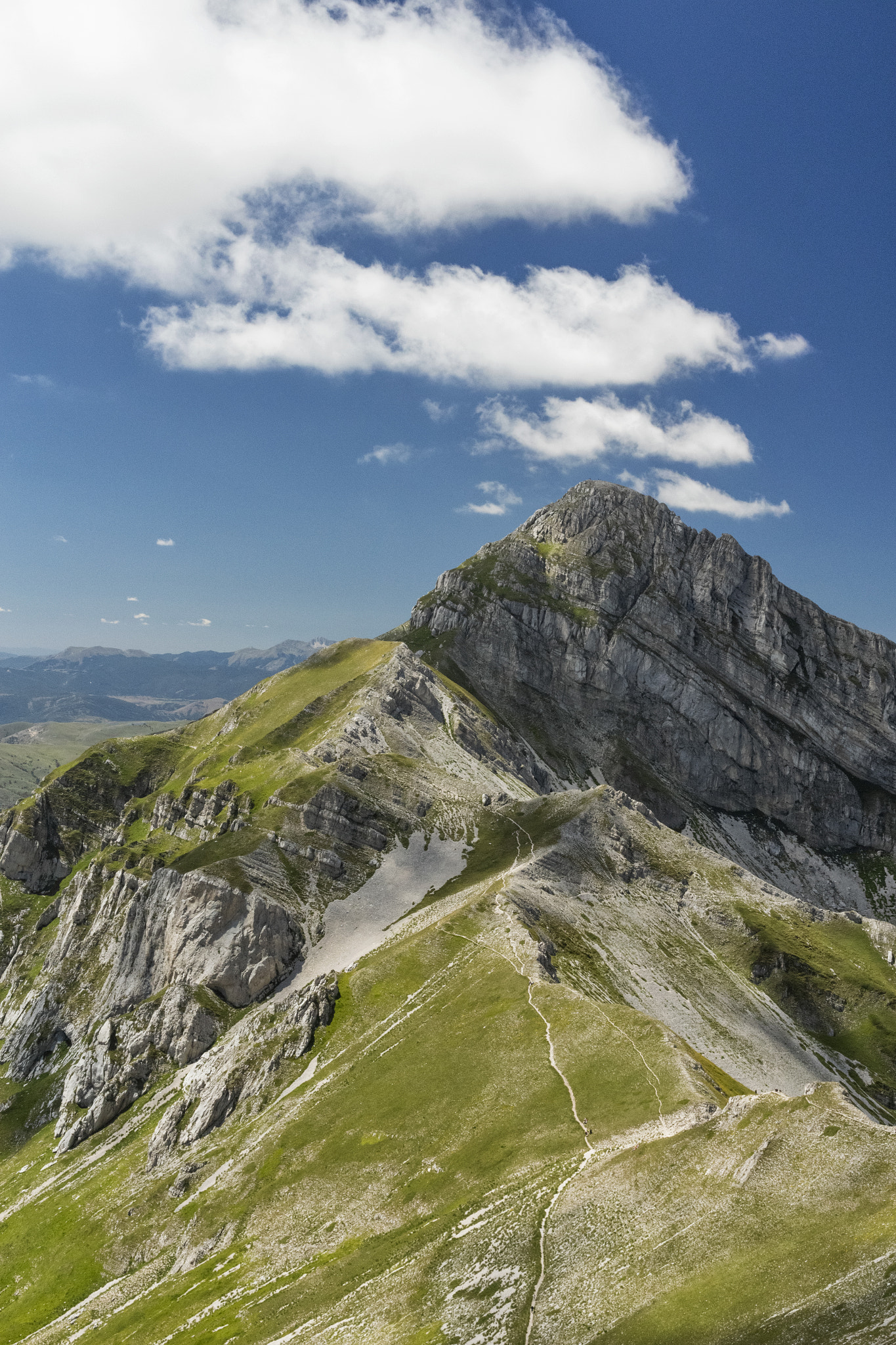 Canon EF-S 17-55mm F2.8 IS USM sample photo. Campo imperatore mountains photography