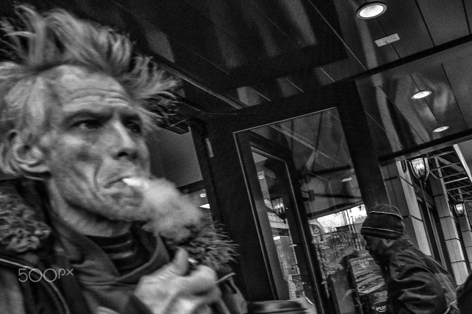 Panasonic Lumix DMC-GX7 + Panasonic Lumix G 14mm F2.5 ASPH sample photo. Smoking on market street, 2016 photography