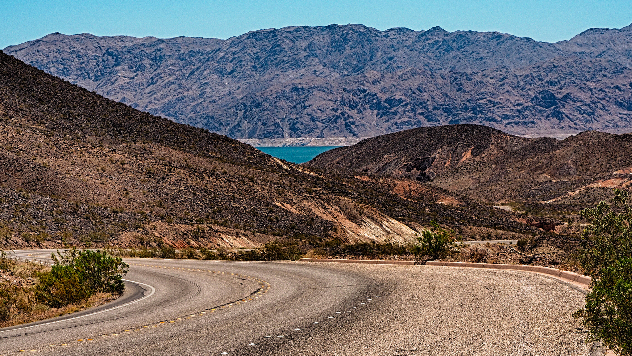 OLYMPUS M.12-50mm F3.5-6.3 sample photo. Winding desert road photography