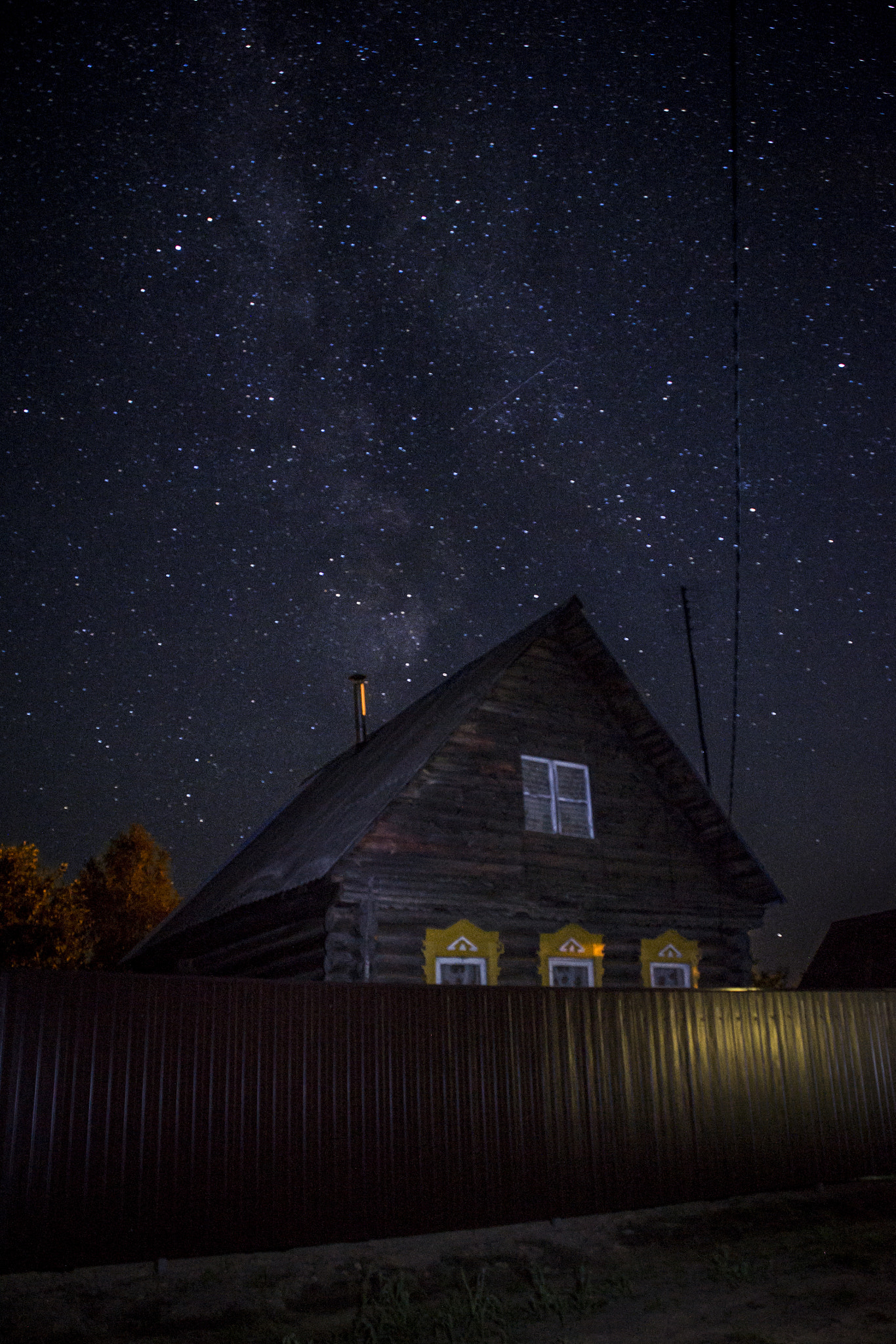 Nikon D3100 + Nikon AF-S DX Nikkor 18-135mm F3.5-5.6G ED-IF sample photo. House under the stars photography