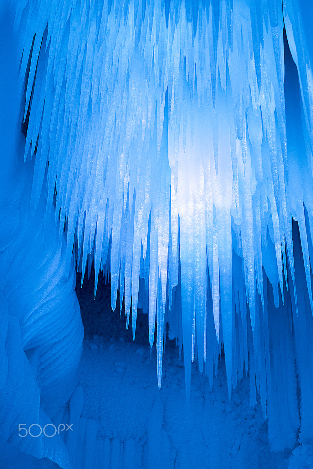 Canon EOS-1D X Mark II + Canon EF 100mm F2.8L Macro IS USM sample photo. Ice cave photography