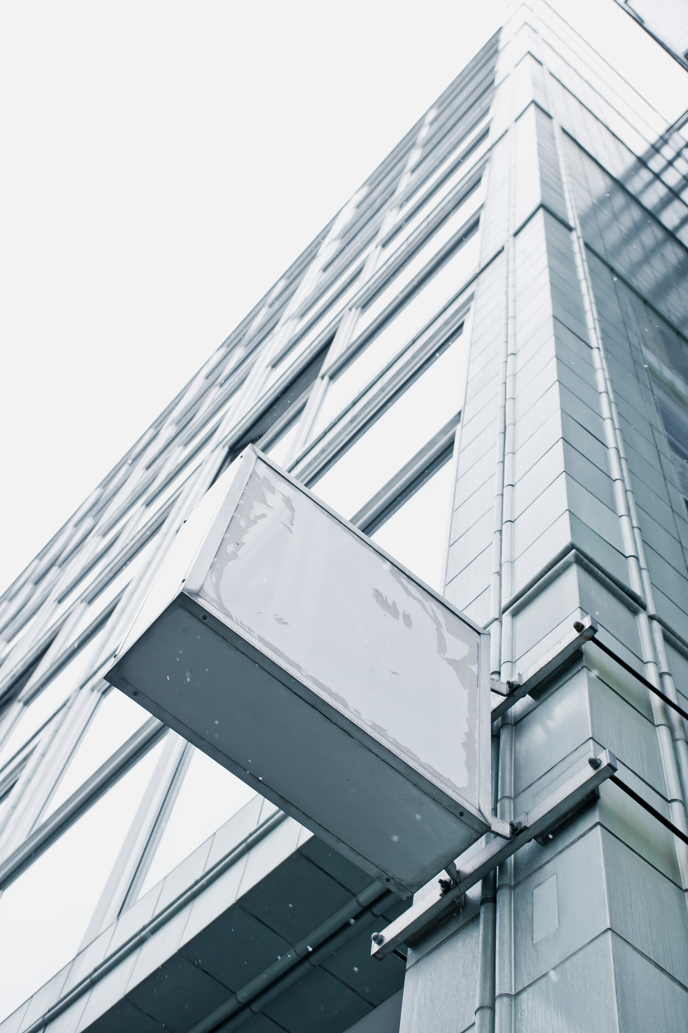 Sony Alpha NEX-5 + Sony E 30mm F3.5 Macro sample photo. Modern building photography