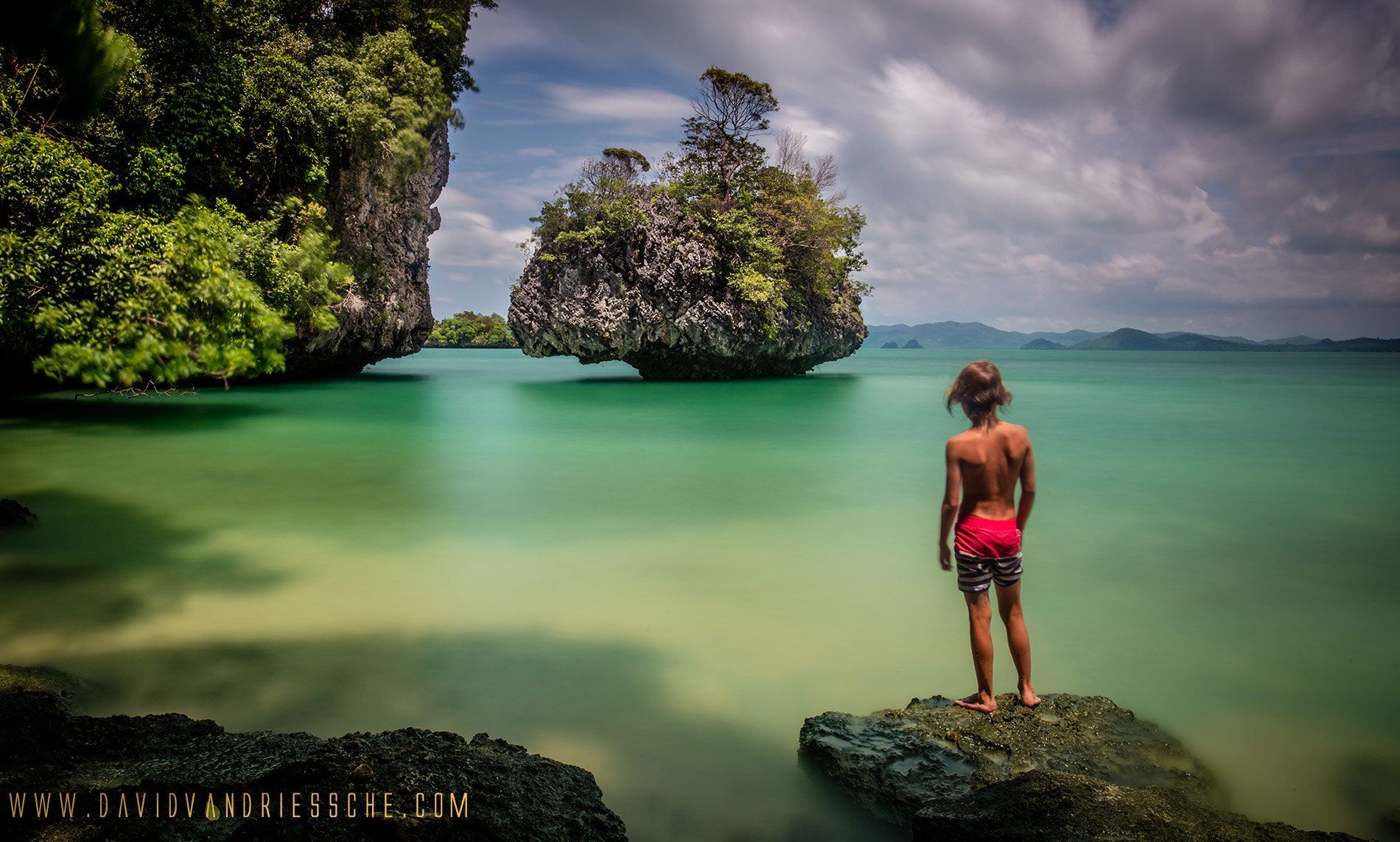 Canon EOS 5DS R + Canon EF 17-40mm F4L USM sample photo. Boy watching the andaman islands in krabi photography
