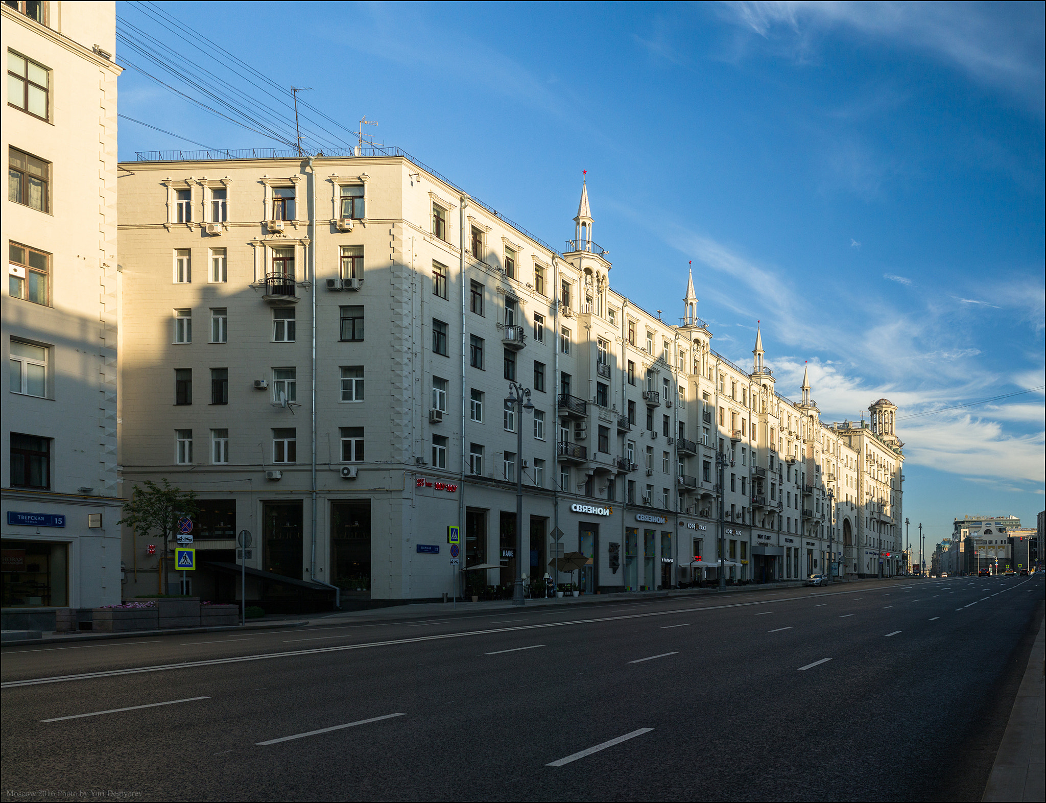 Panasonic Lumix DMC-G3 + Panasonic Leica DG Summilux 25mm F1.4 II ASPH sample photo. Russia. moscow. "the house under a skirt." photography