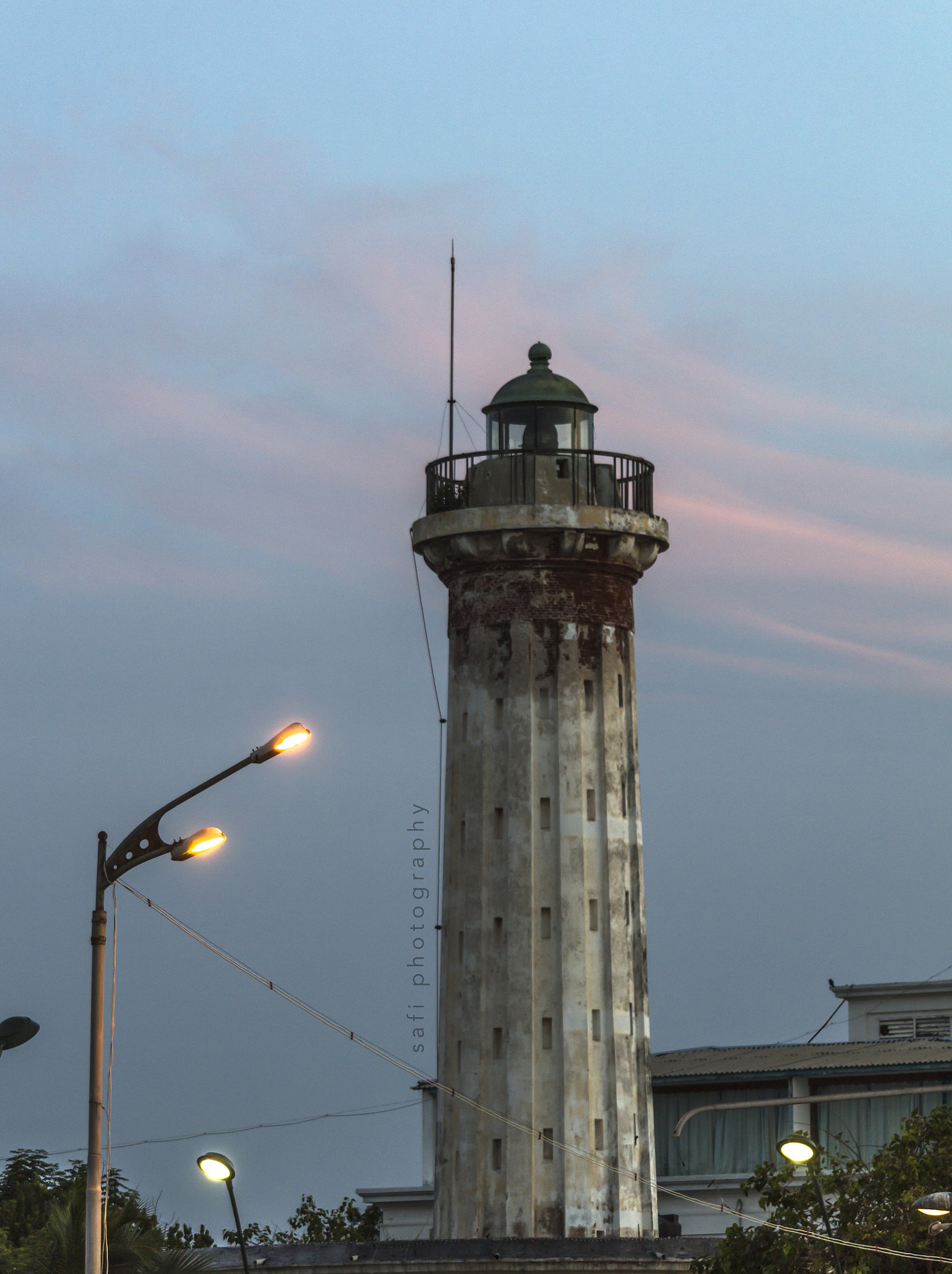 Canon EF-S 55-250mm F4-5.6 IS STM sample photo. Old lighthouse photography