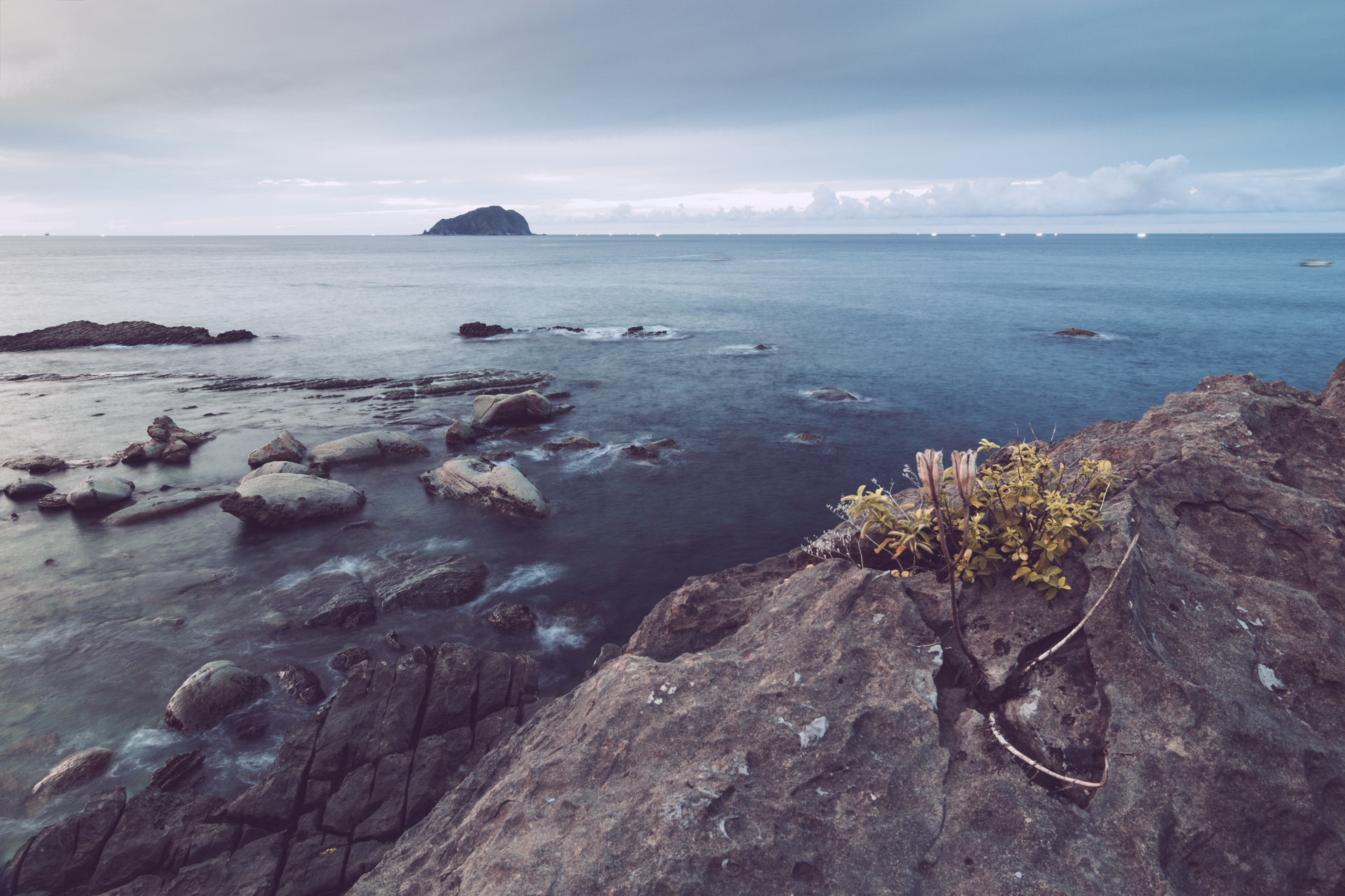Tokina AT-X Pro 12-24mm F4 (IF) DX sample photo. Look into the distance photography