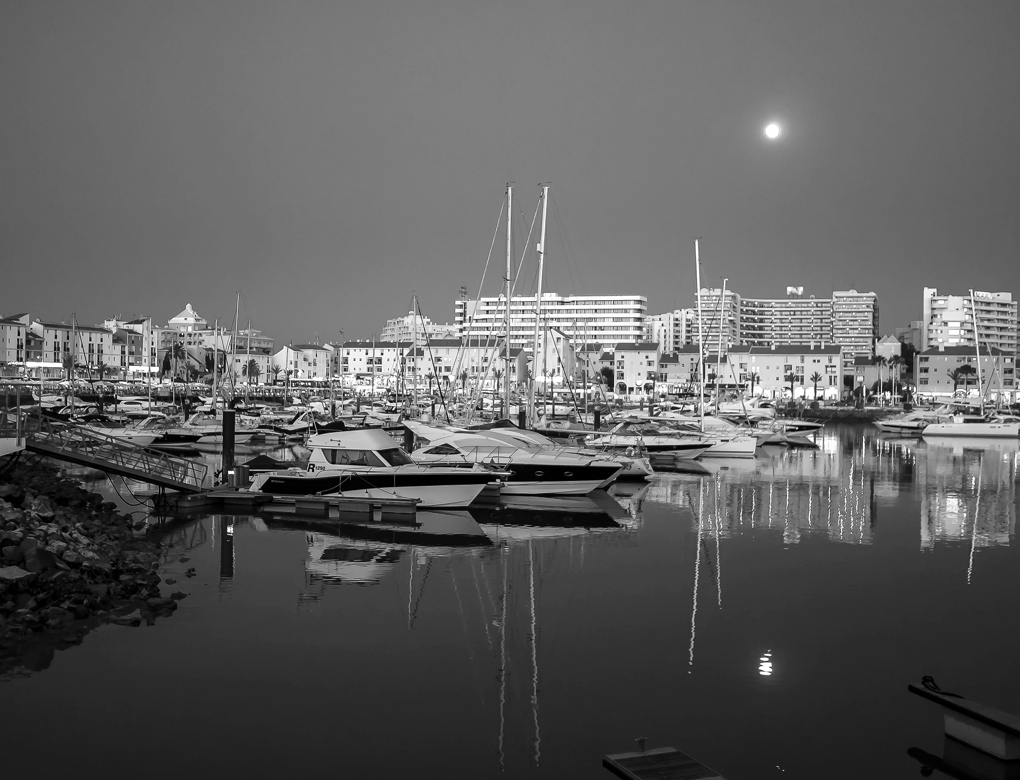 Panasonic Lumix DMC-G3 + Panasonic Lumix G 20mm F1.7 ASPH sample photo. Sunset at vilamoura marina, portugal. photography