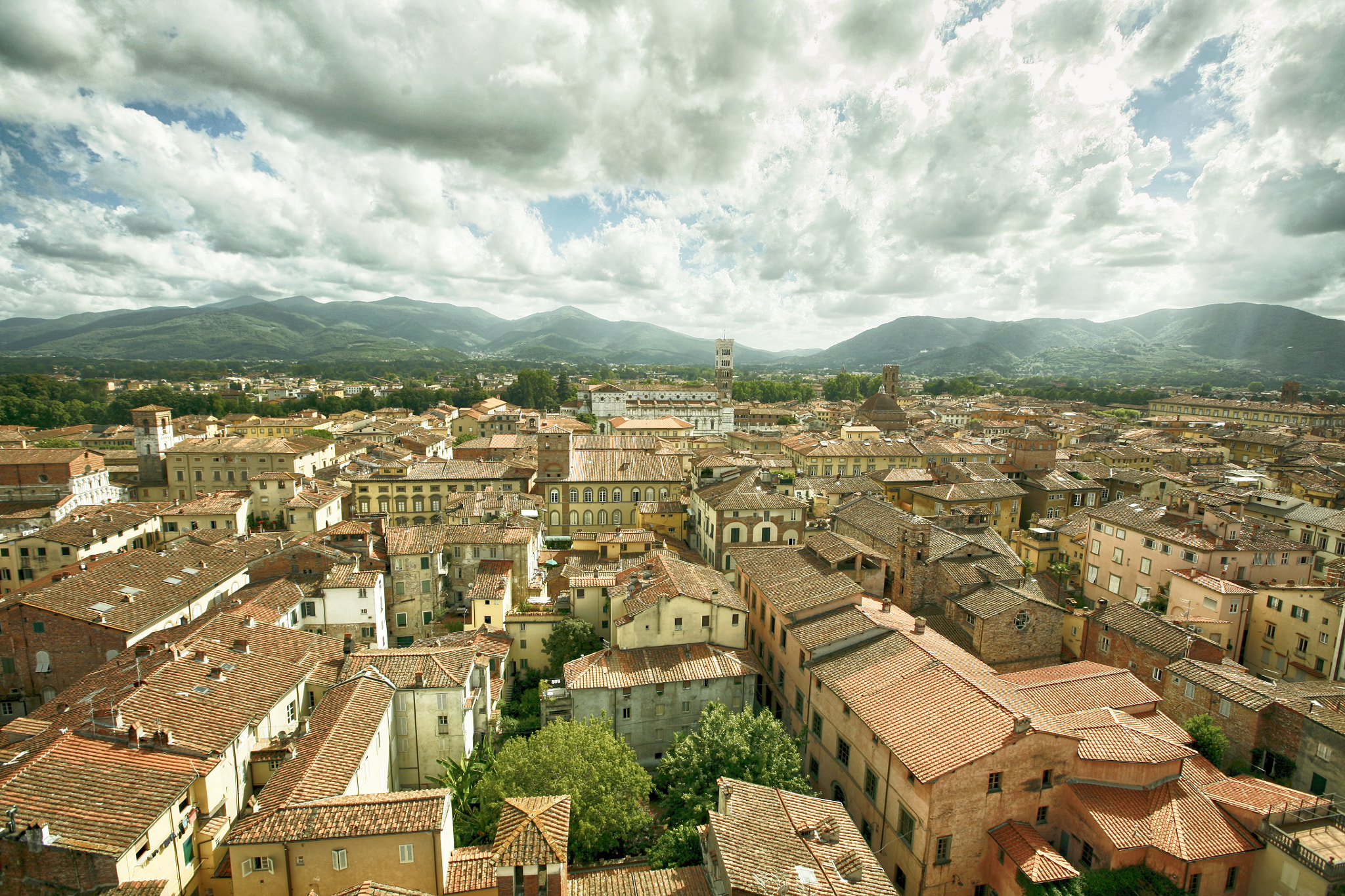 Canon EF 16-35mm F2.8L II USM sample photo. Lucca rooftops, tuscany, italy photography