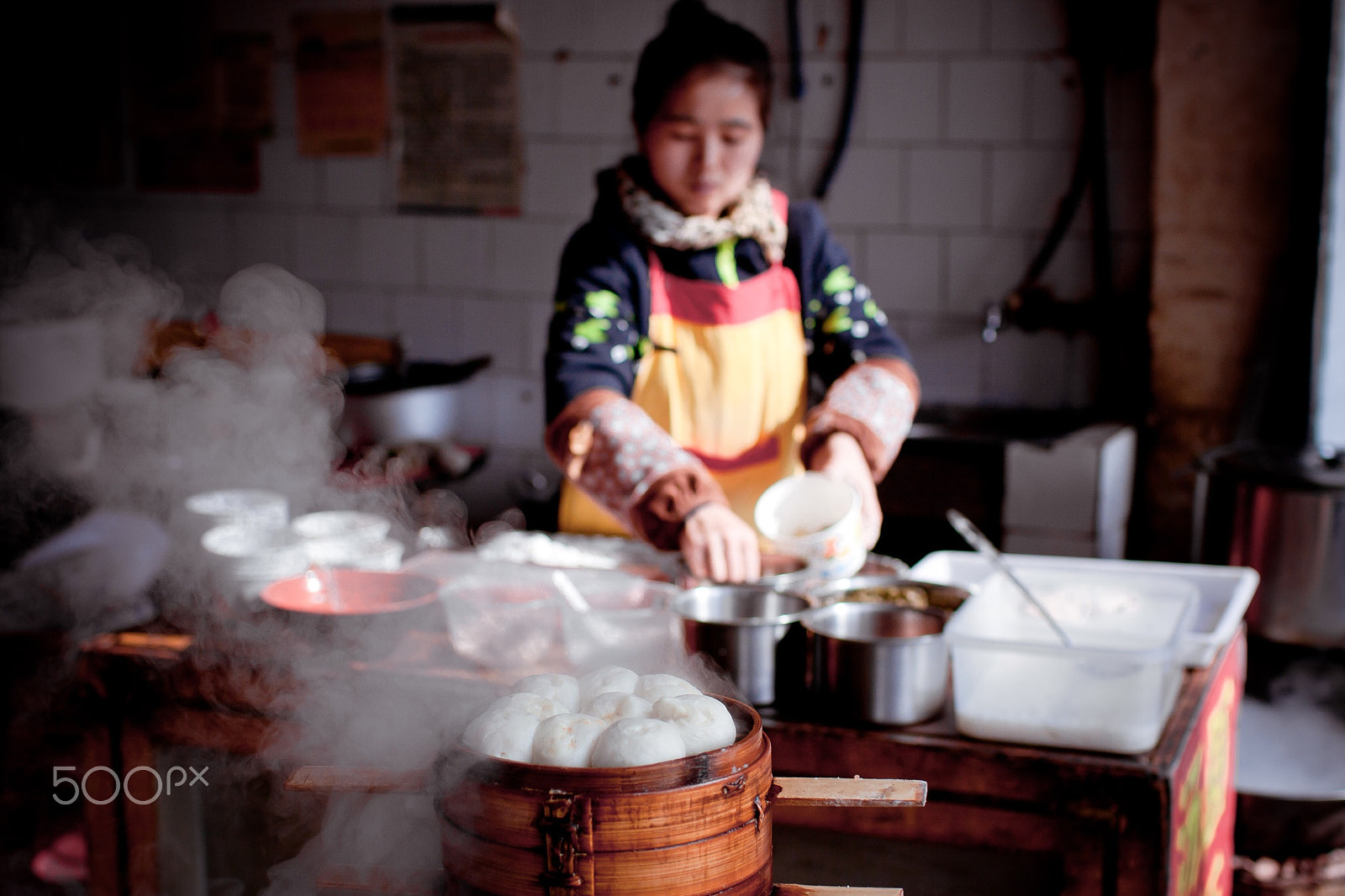 Canon EOS 50D + Canon EF 35mm F1.4L USM sample photo. Small restaurant at street photography