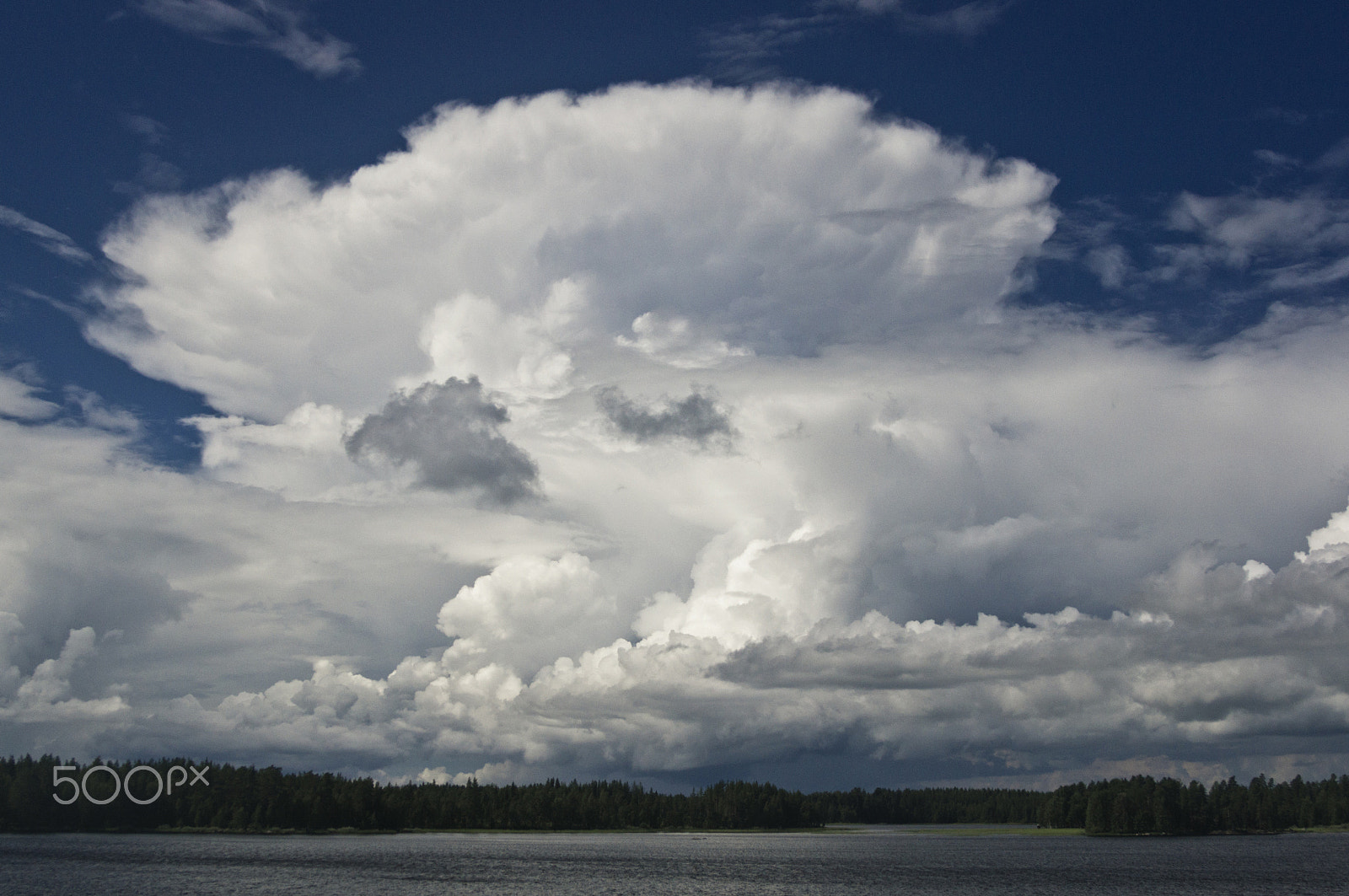 Sigma ZOOM-alpha 35-135mm F3.5-4.5 sample photo. Clouds over pielinen photography