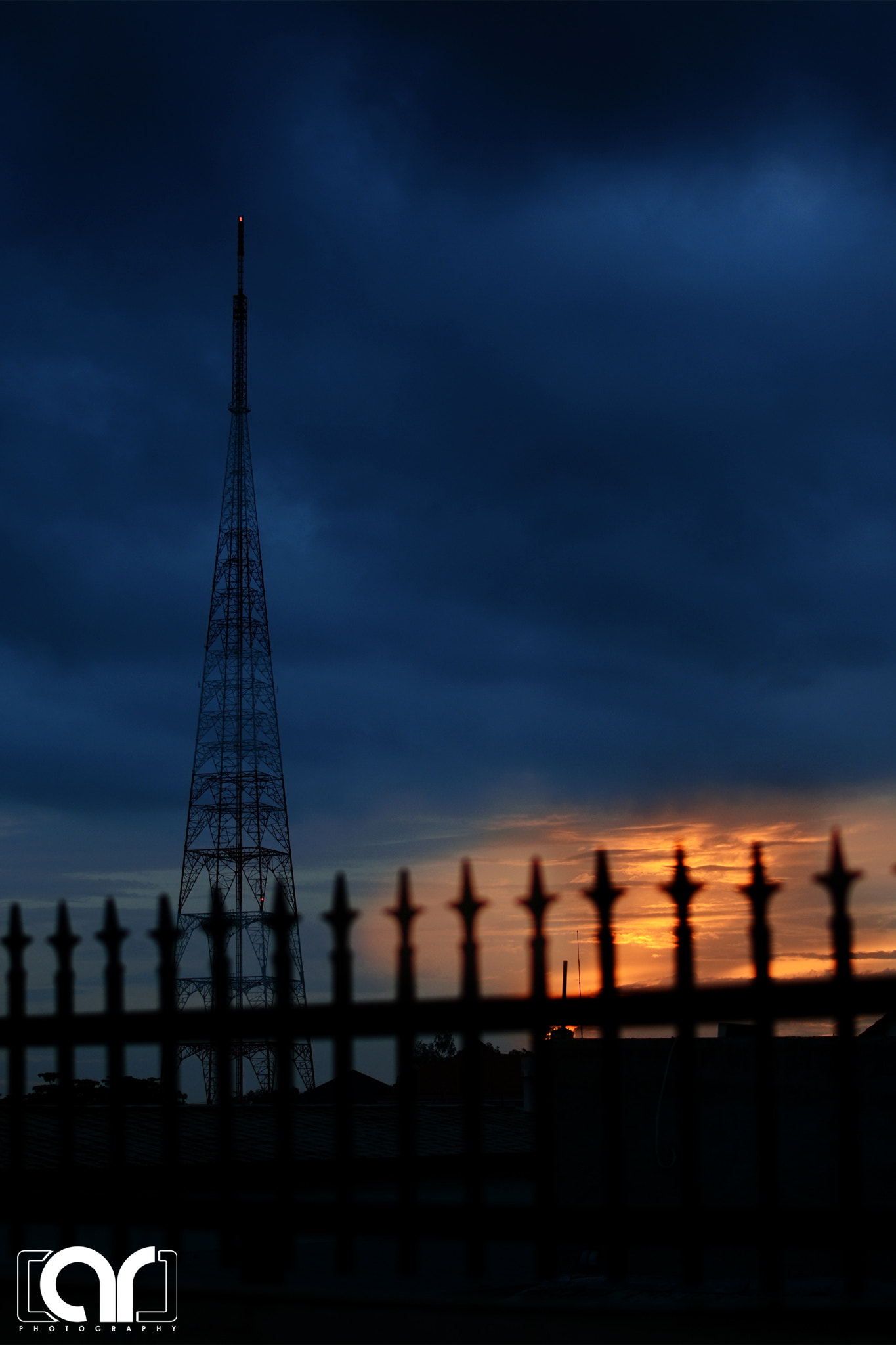 Nikon D5200 + AF Nikkor 20mm f/2.8 sample photo. Sunset in the clouds photography