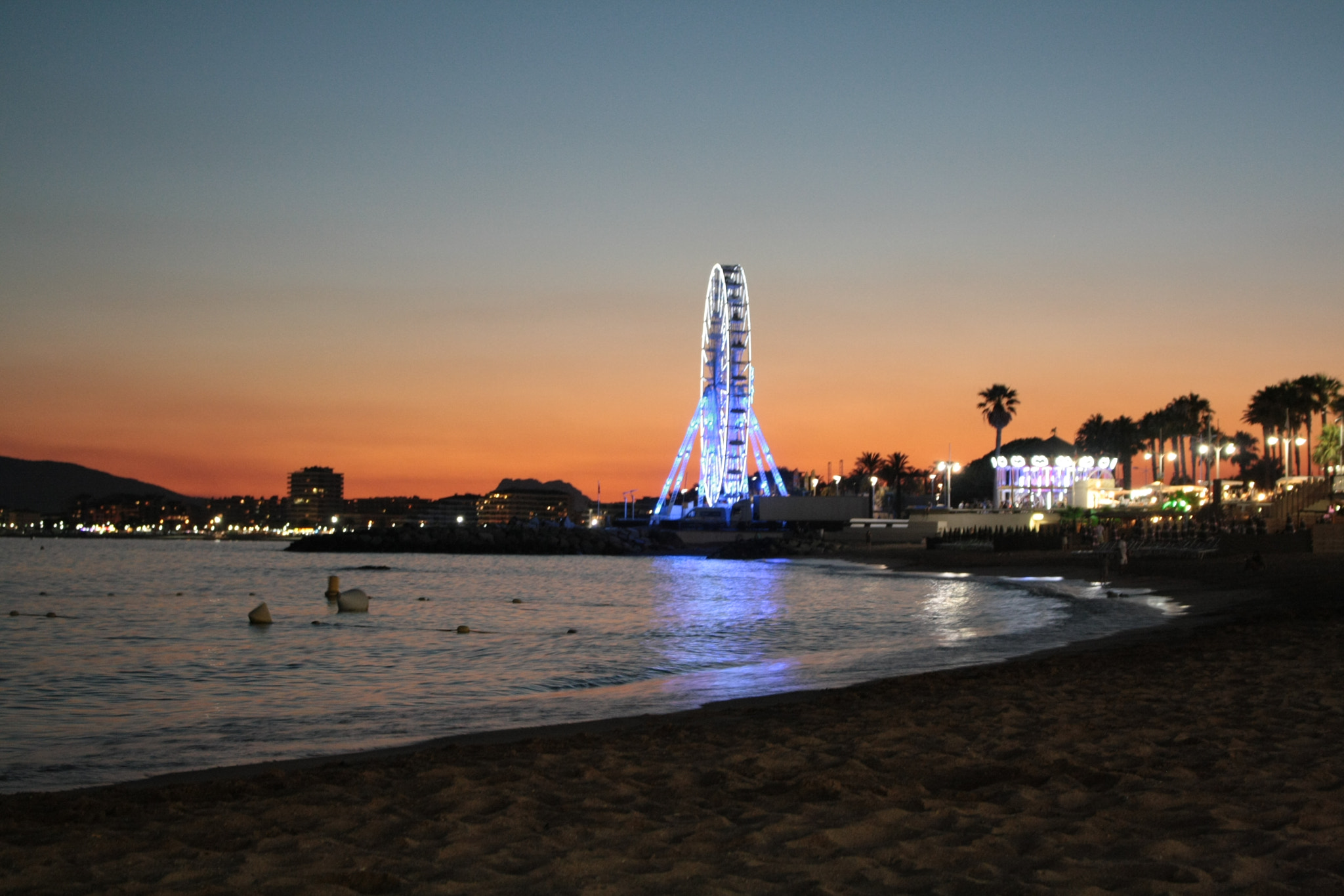 Canon EOS 1000D (EOS Digital Rebel XS / EOS Kiss F) sample photo. Sunset on saint raphaël beach photography