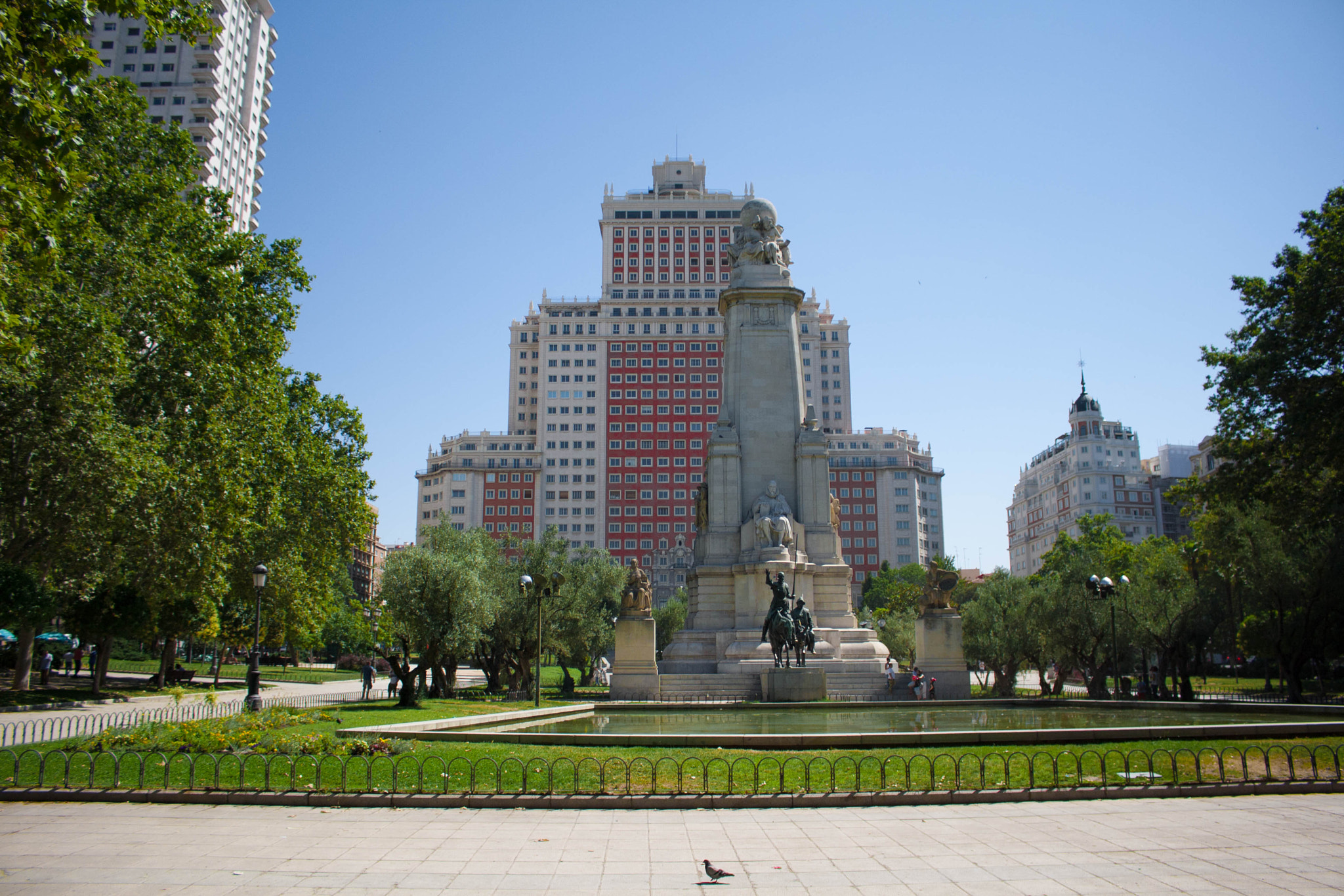Canon EOS 1000D (EOS Digital Rebel XS / EOS Kiss F) sample photo. Madrid photography