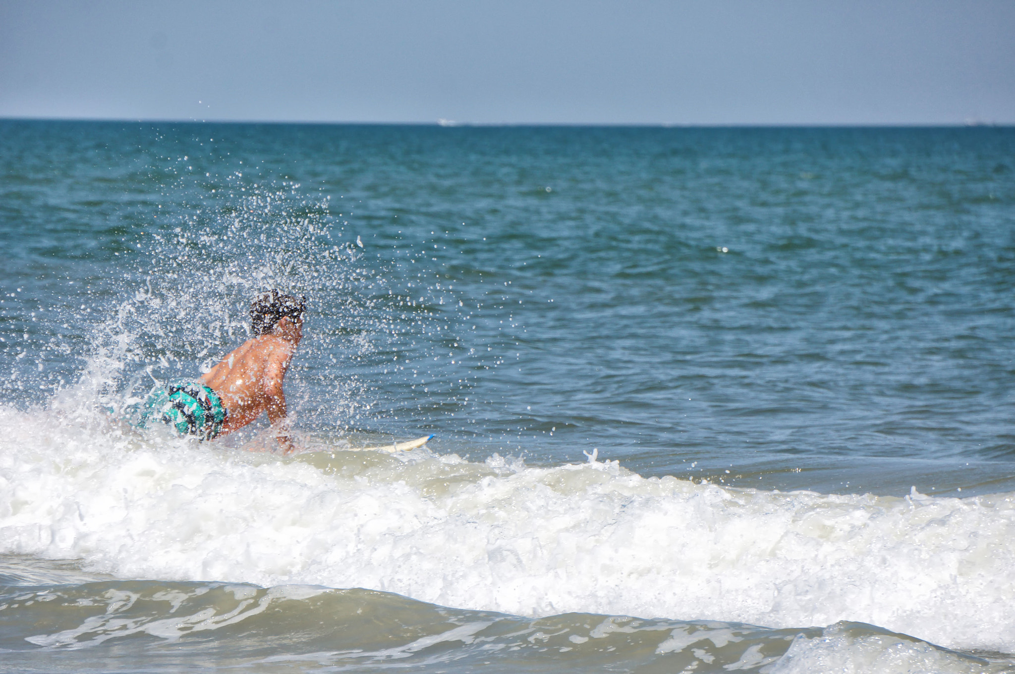 Sony Alpha NEX-5T + Sony E 55-210mm F4.5-6.3 OSS sample photo. Makin a splash photography