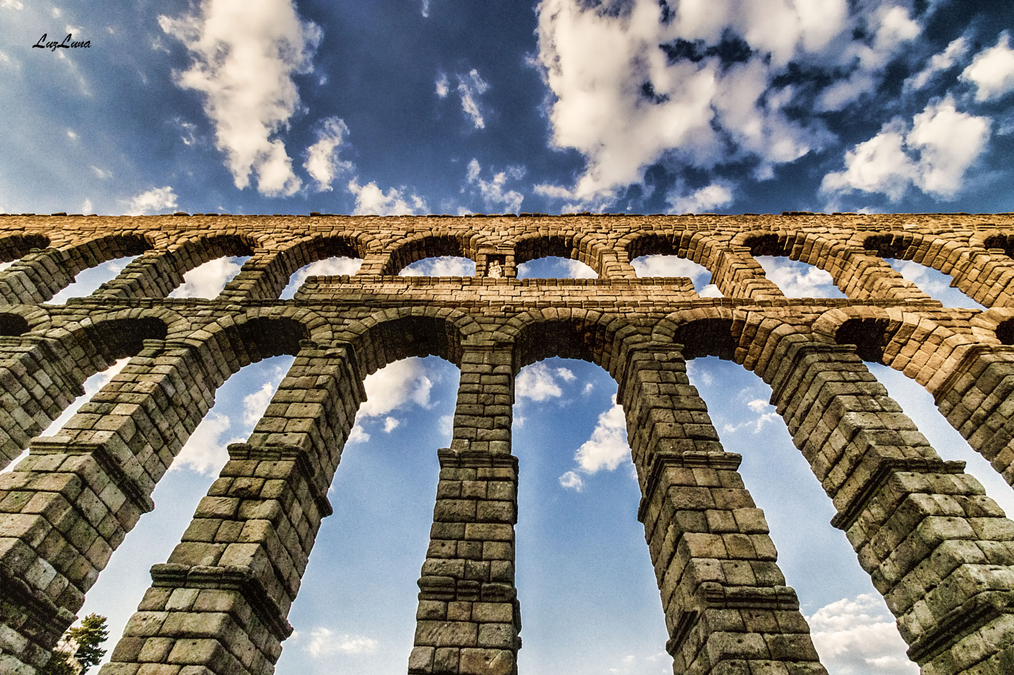 Sigma 10-20mm F3.5 EX DC HSM sample photo. Roman aqueduct photography