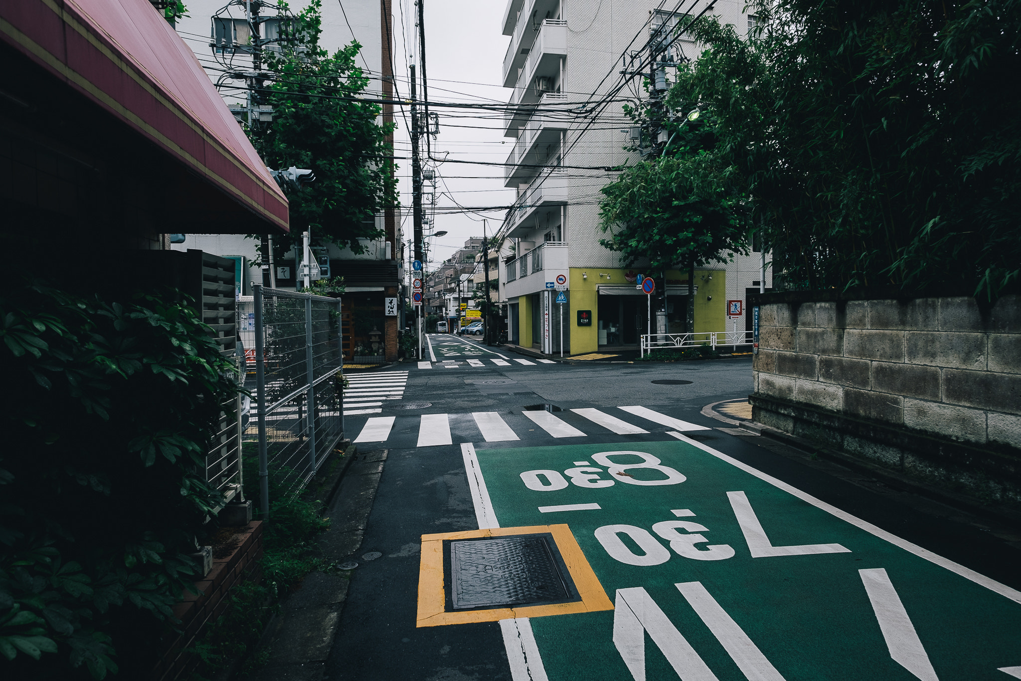 Fujifilm X-T10 + Fujifilm XF 14mm F2.8 R sample photo. Empty streets photography