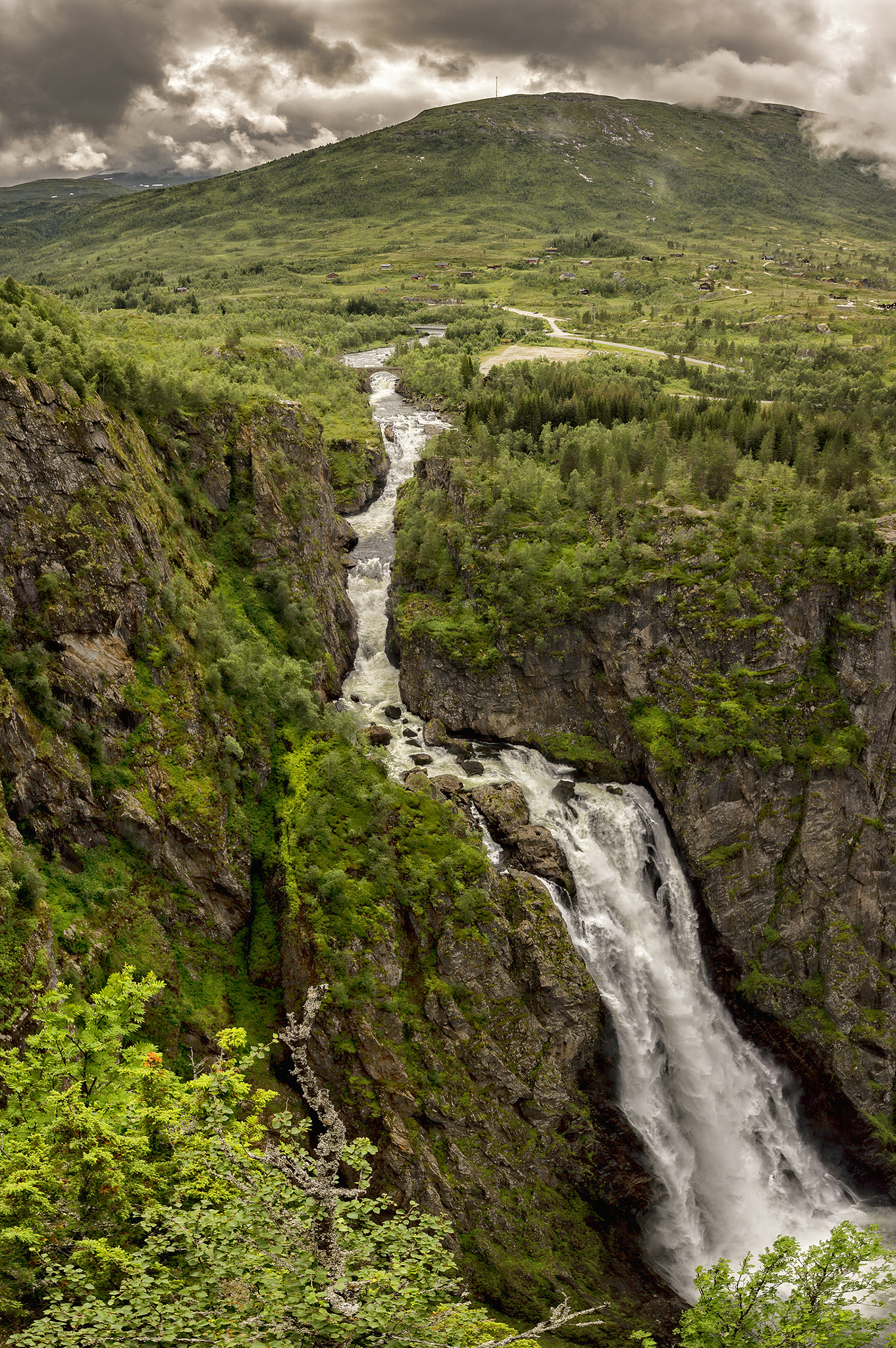 Sony SLT-A65 (SLT-A65V) + 17-50mm F2.8 sample photo. Voringfossen photography