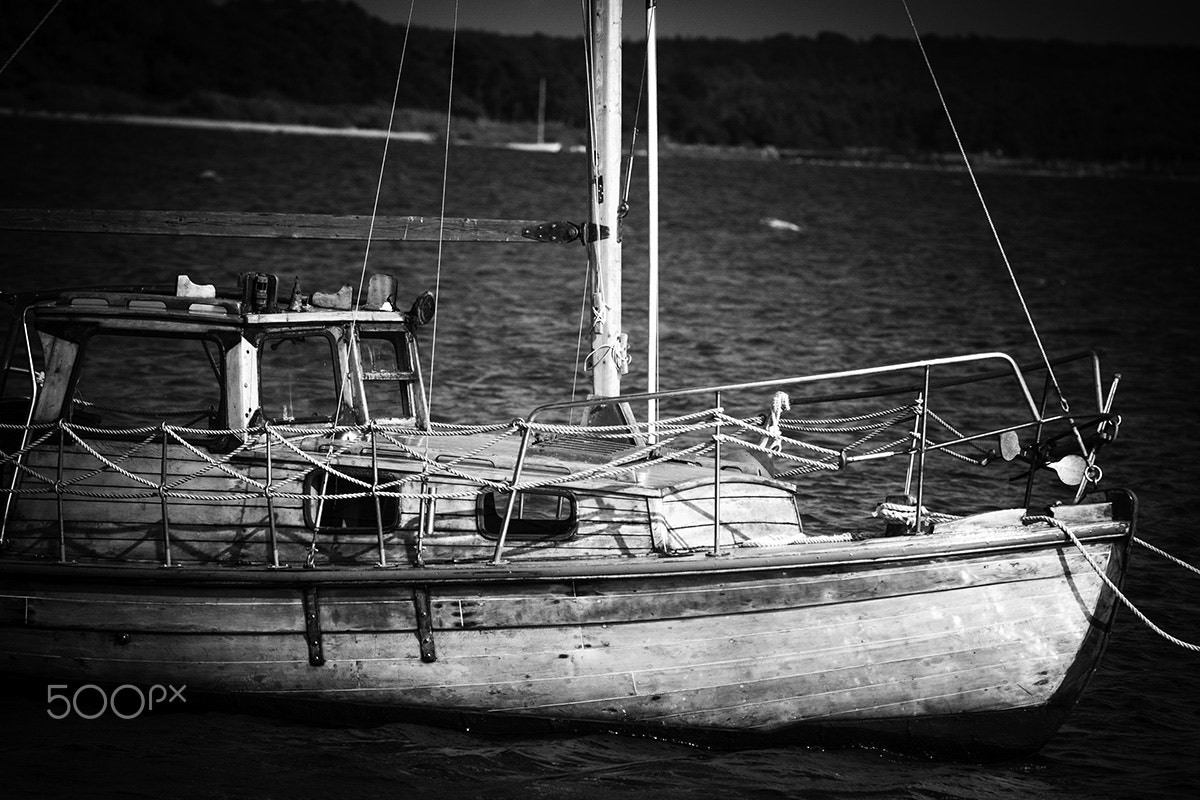 Sigma 70-200mm F2.8 EX DG Macro HSM II sample photo. The sailingboat photography