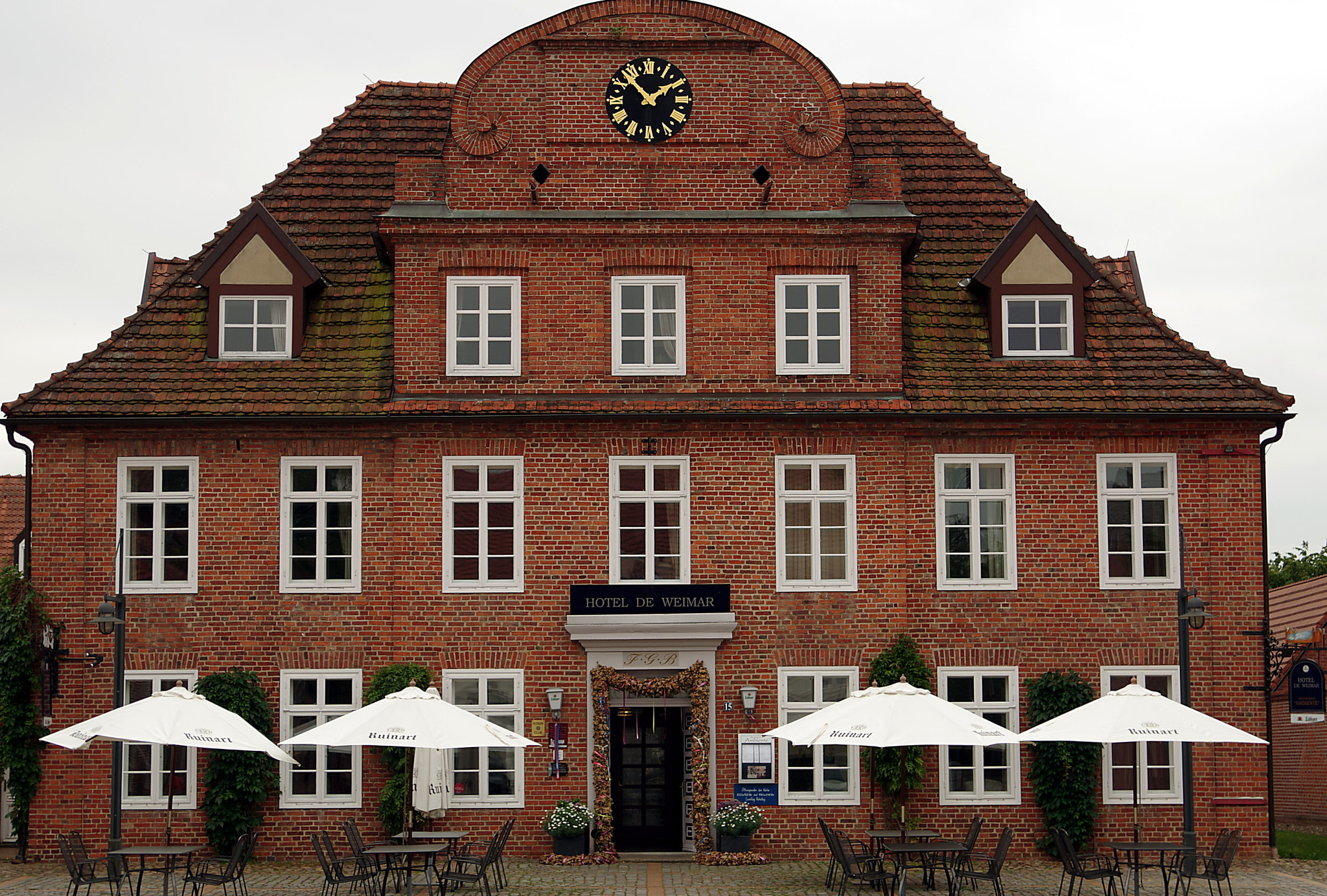 Tamron AF 28-75mm F2.8 XR Di LD Aspherical (IF) sample photo. Ludwigslust hotel de weimar photography