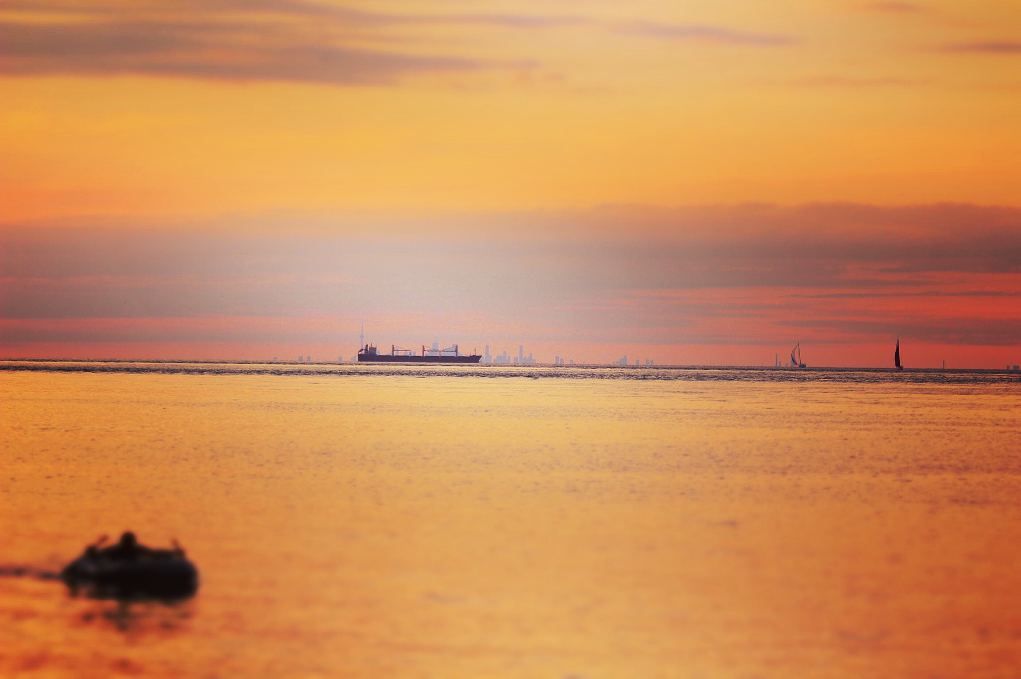 Canon EOS 100D (EOS Rebel SL1 / EOS Kiss X7) sample photo. View of toronto in notl (ontario lake) photography