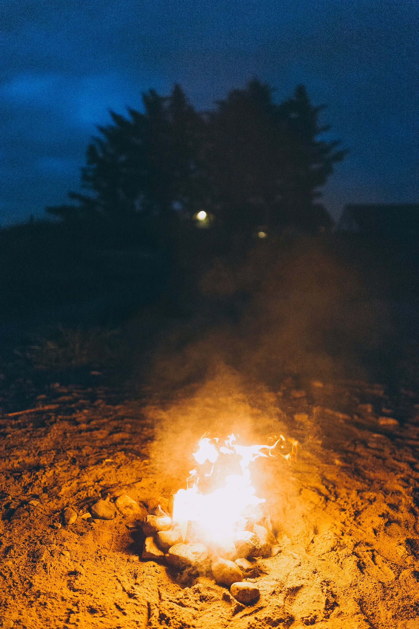 Canon EF 35mm F1.4L II USM sample photo. Campfires on the beach on a cold norwegian night photography