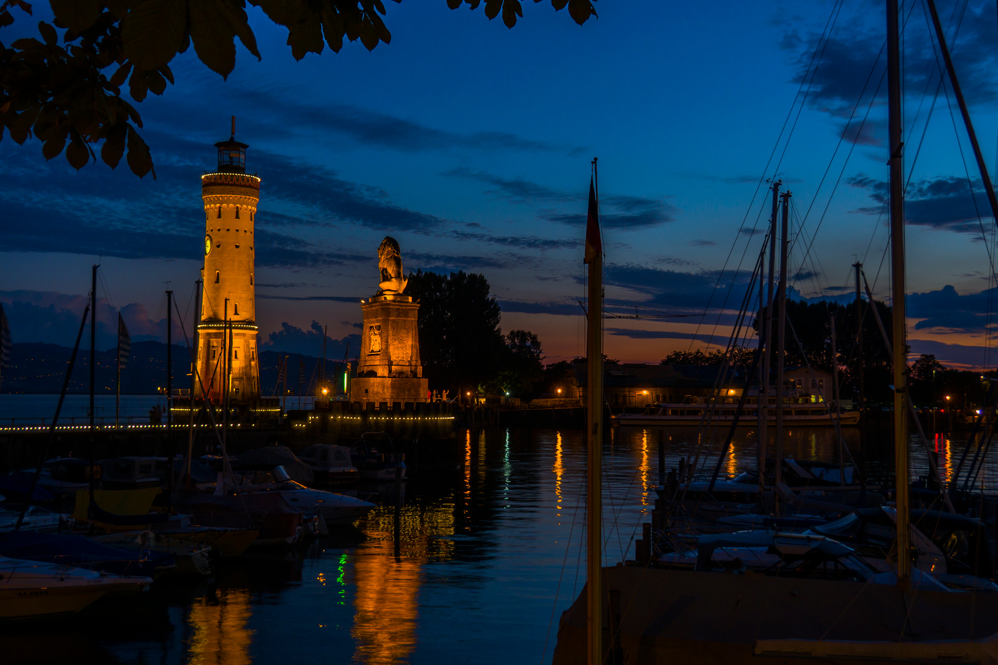 OLYMPUS M.14-150mm F4.0-5.6 II sample photo. Sunset at lindau harbour photography