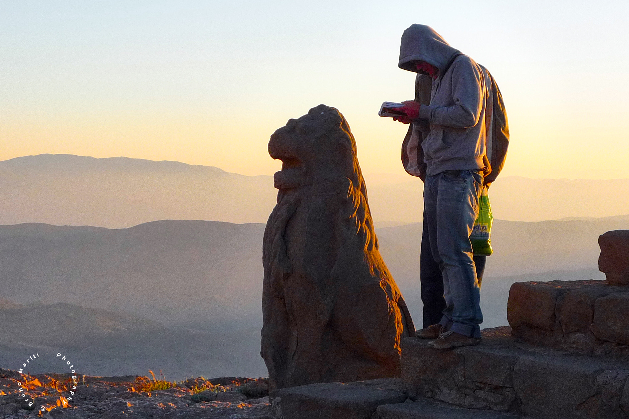 Panasonic DMC-LZ8 sample photo. The sun rises on mount nemrut photography