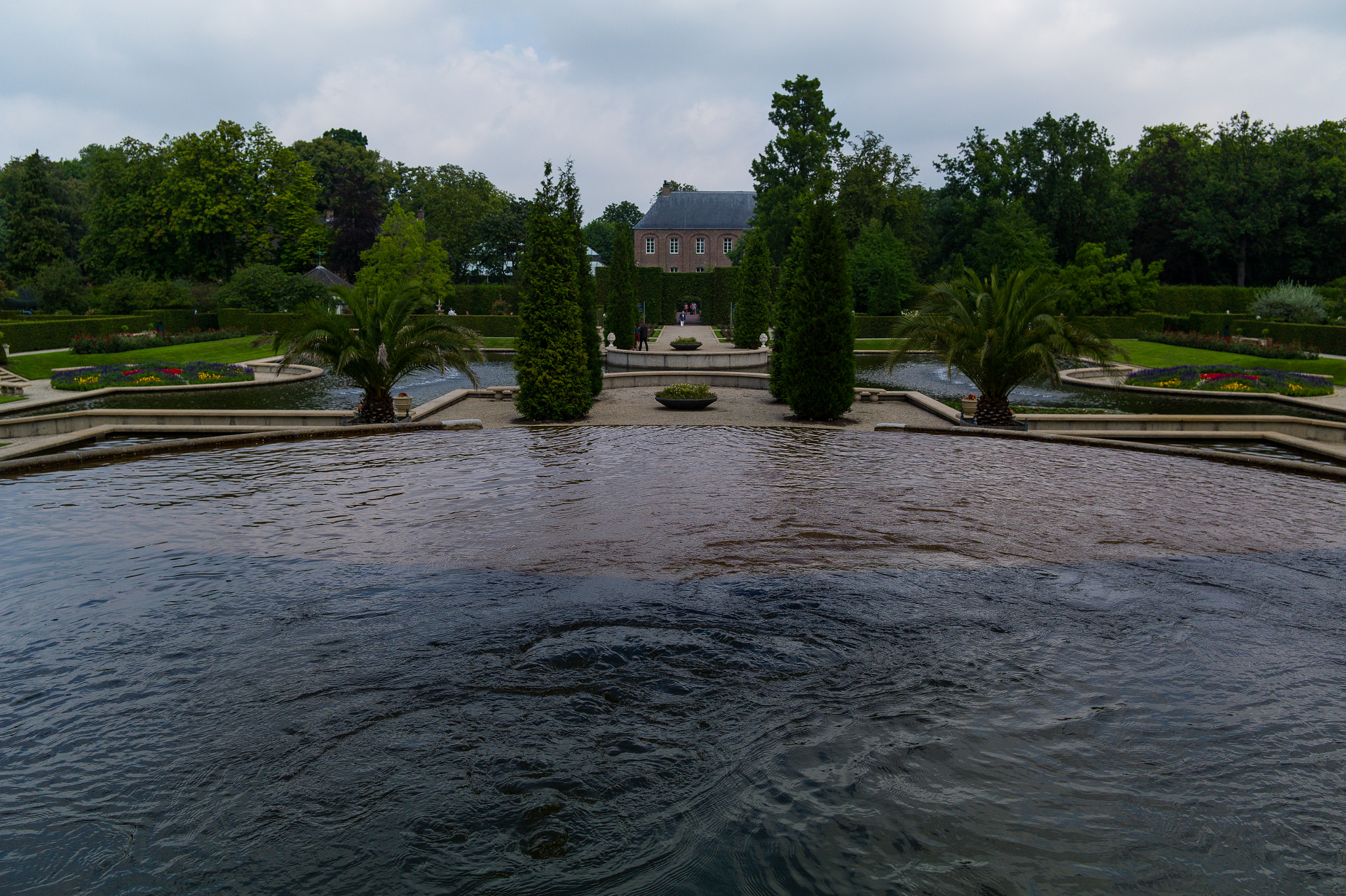 Elmarit-M 28mm f/2.8 (IV) sample photo. Garden an architecture photography