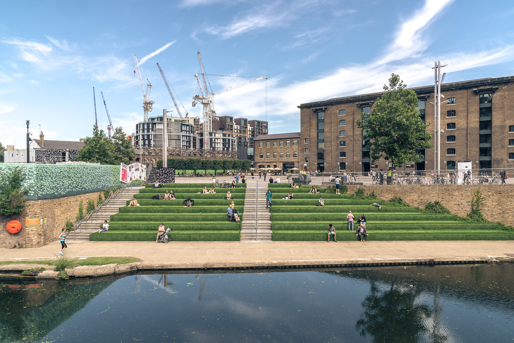 Sony a7R II + Sony Vario-Tessar T* E 16-70mm F4 ZA OSS sample photo. Granary square photography