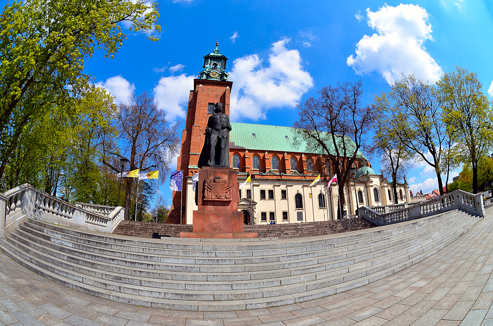 Nikon AF DX Fisheye-Nikkor 10.5mm F2.8G ED sample photo. Statue of polish king boleslaw i the brave gniezno poland photography