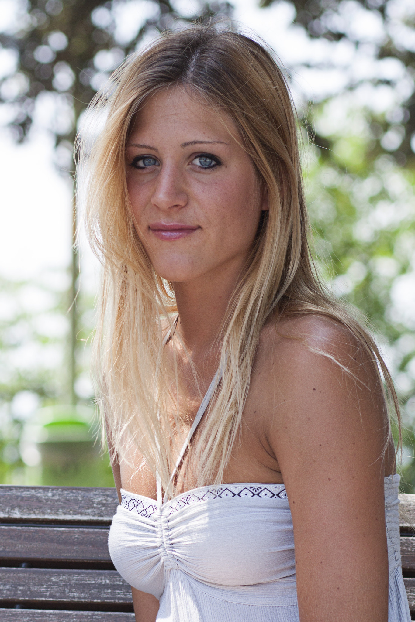 Canon EOS 500D (EOS Rebel T1i / EOS Kiss X3) + Canon EF 85mm F1.8 USM sample photo. Does she remind you someone famous ? photography
