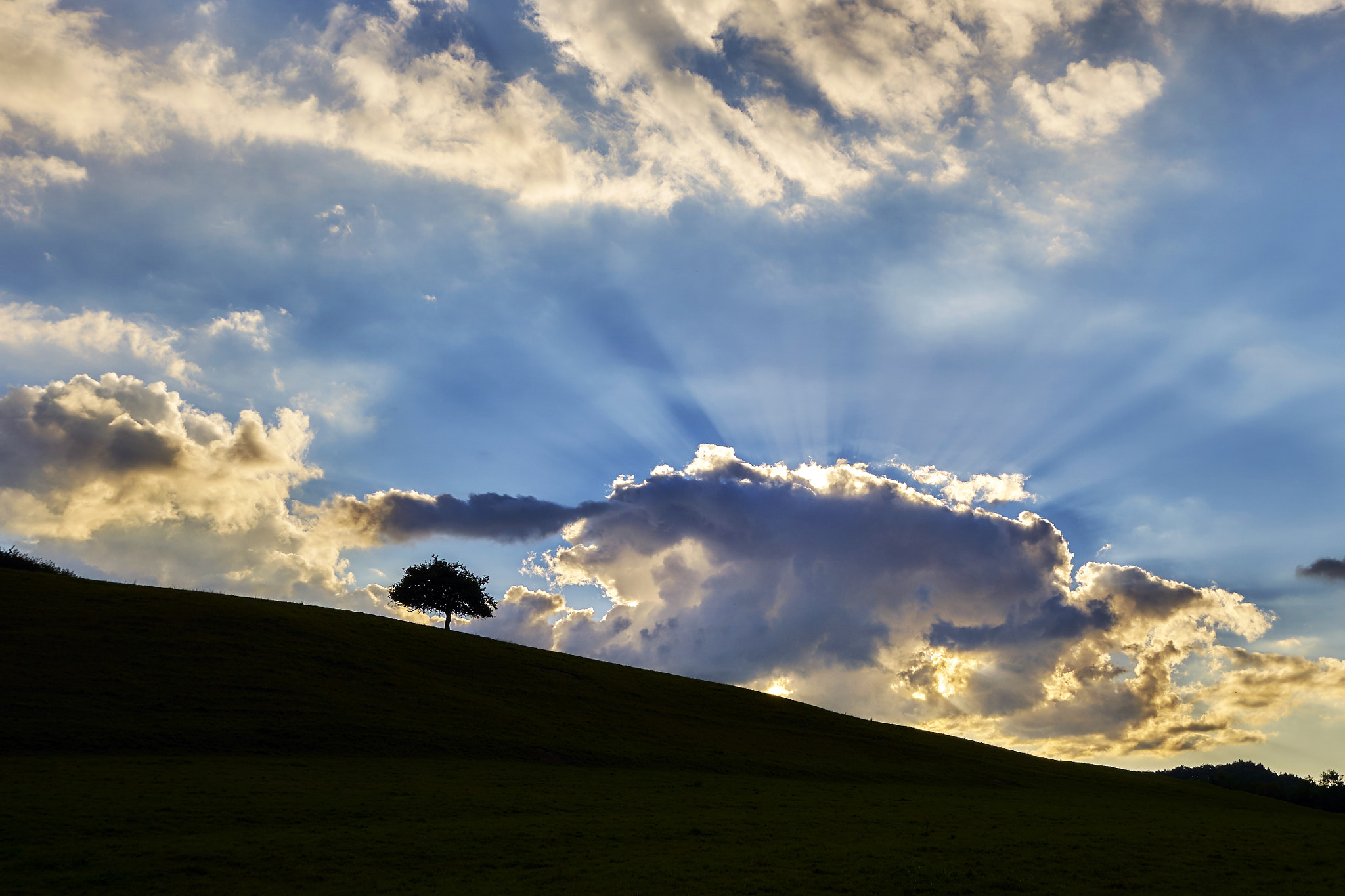 Sony ILCA-77M2 + 10-20mm F3.5 sample photo. Sunrays photography