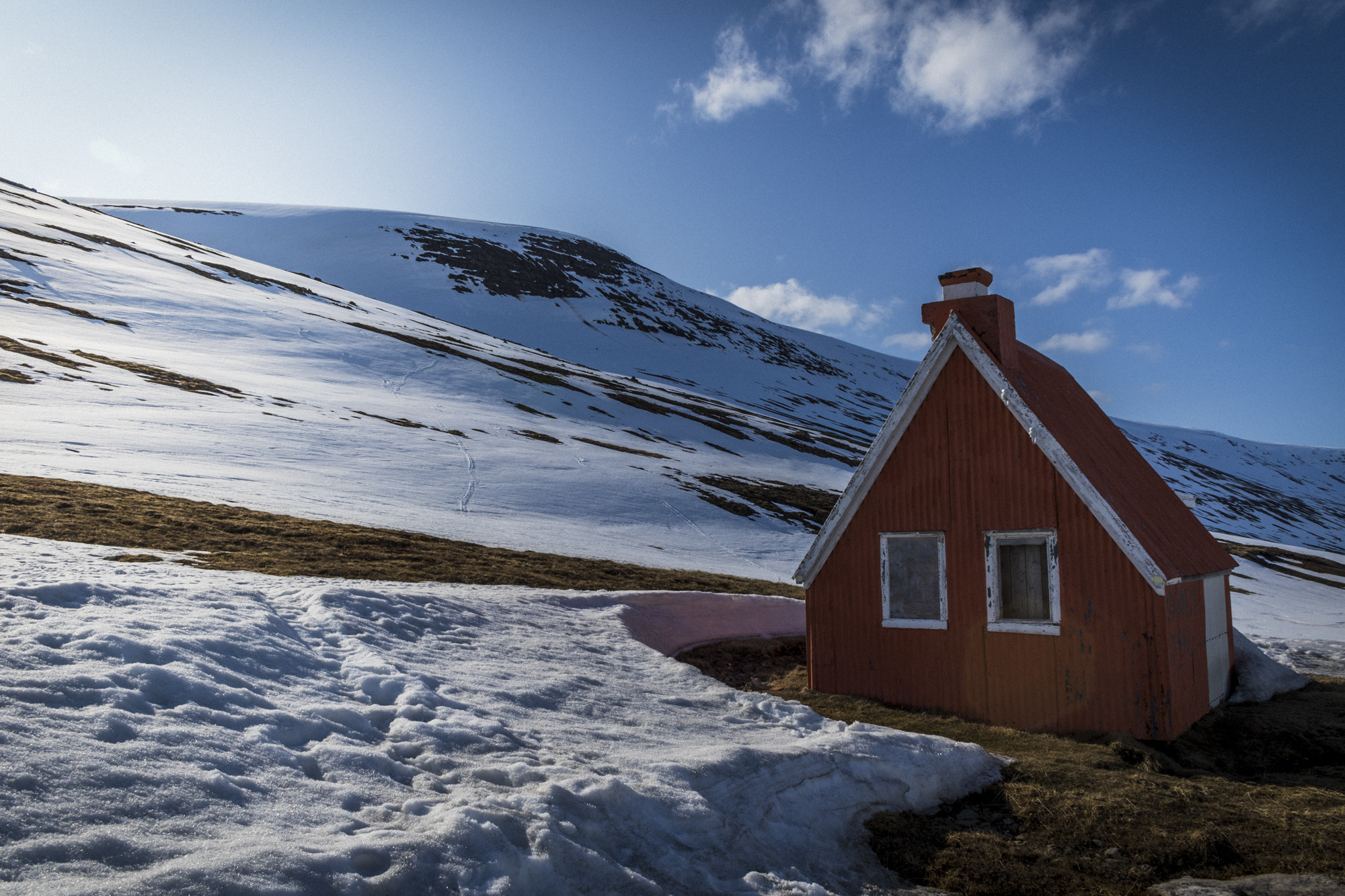 Canon EF-S 18-55mm F3.5-5.6 II sample photo. Tiny cold house photography