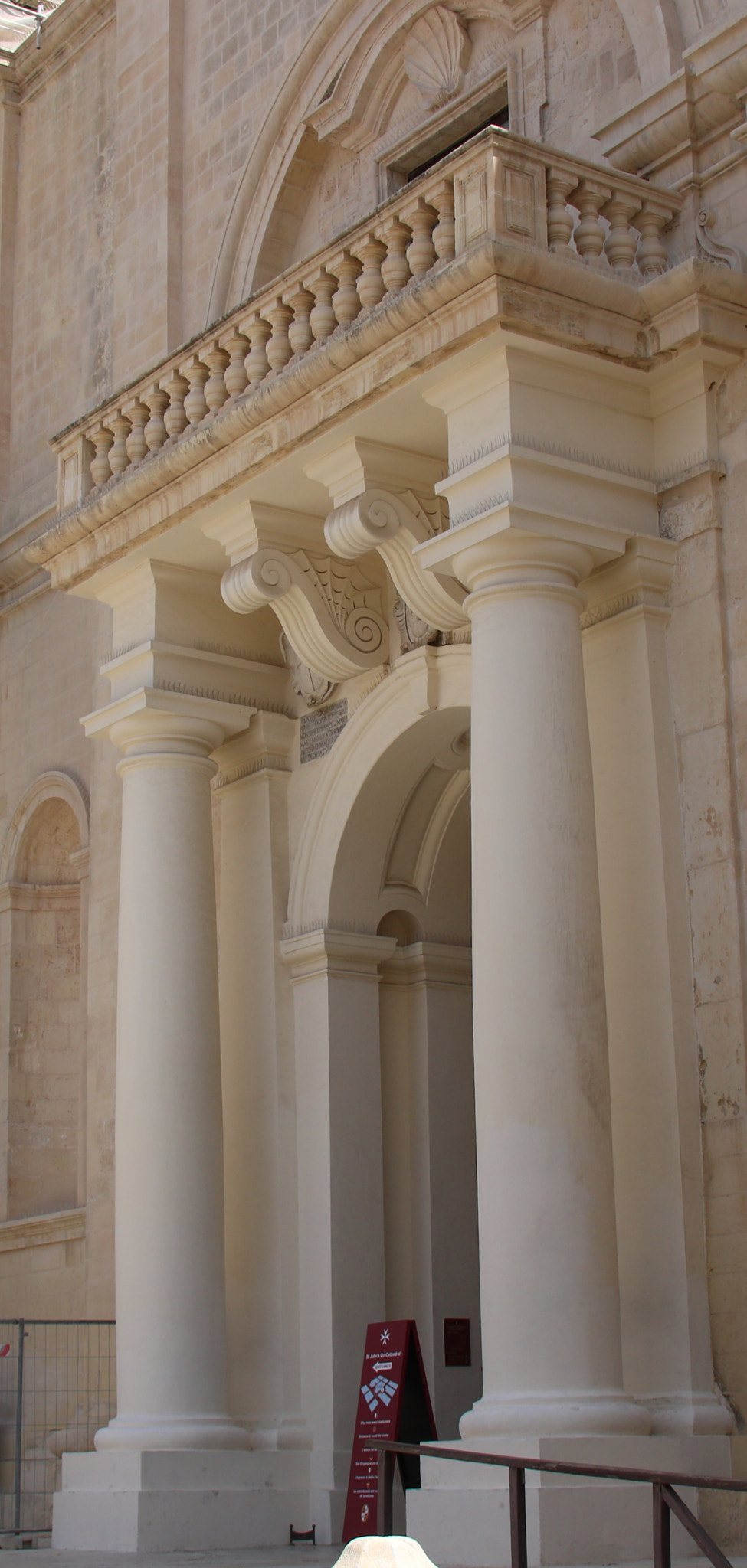 Canon EF-S 18-200mm F3.5-5.6 IS sample photo. Church in valletta photography