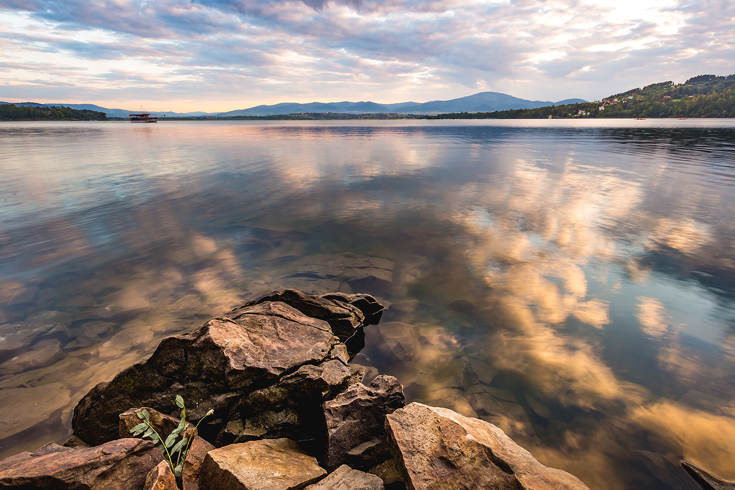 Sigma 17-35mm f/2.8-4 EX DG Aspherical HSM sample photo. Żywiec lake photography