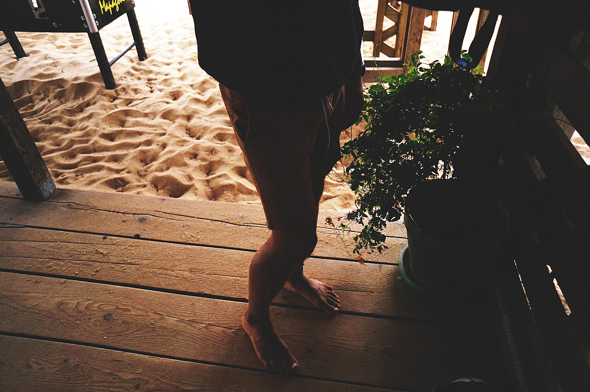 Sony Alpha NEX-6 + Sony E 16mm F2.8 sample photo. No shoes photography