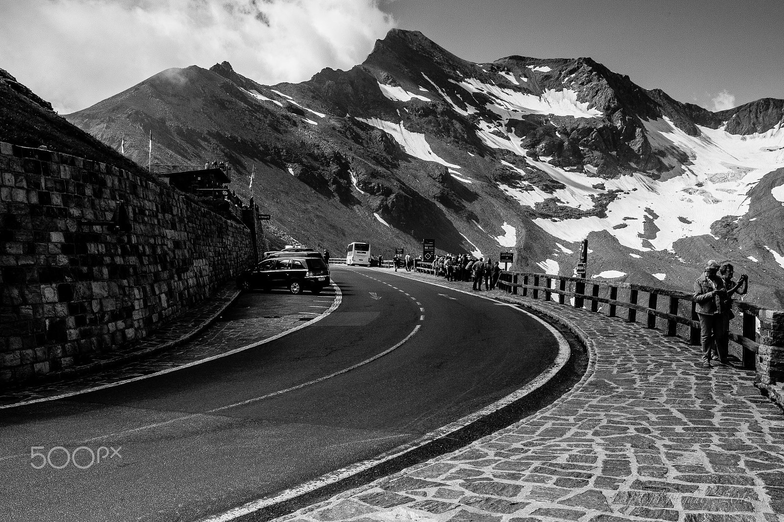 Canon EOS-1D Mark IV sample photo. Tourists at the grossglockner photography