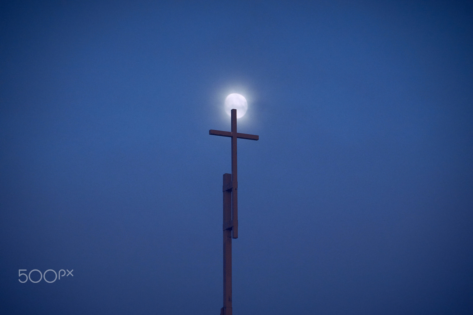 Sony SLT-A65 (SLT-A65V) + DT 18-270mm F3.5-6.3 SSM sample photo. The moon and the cross photography