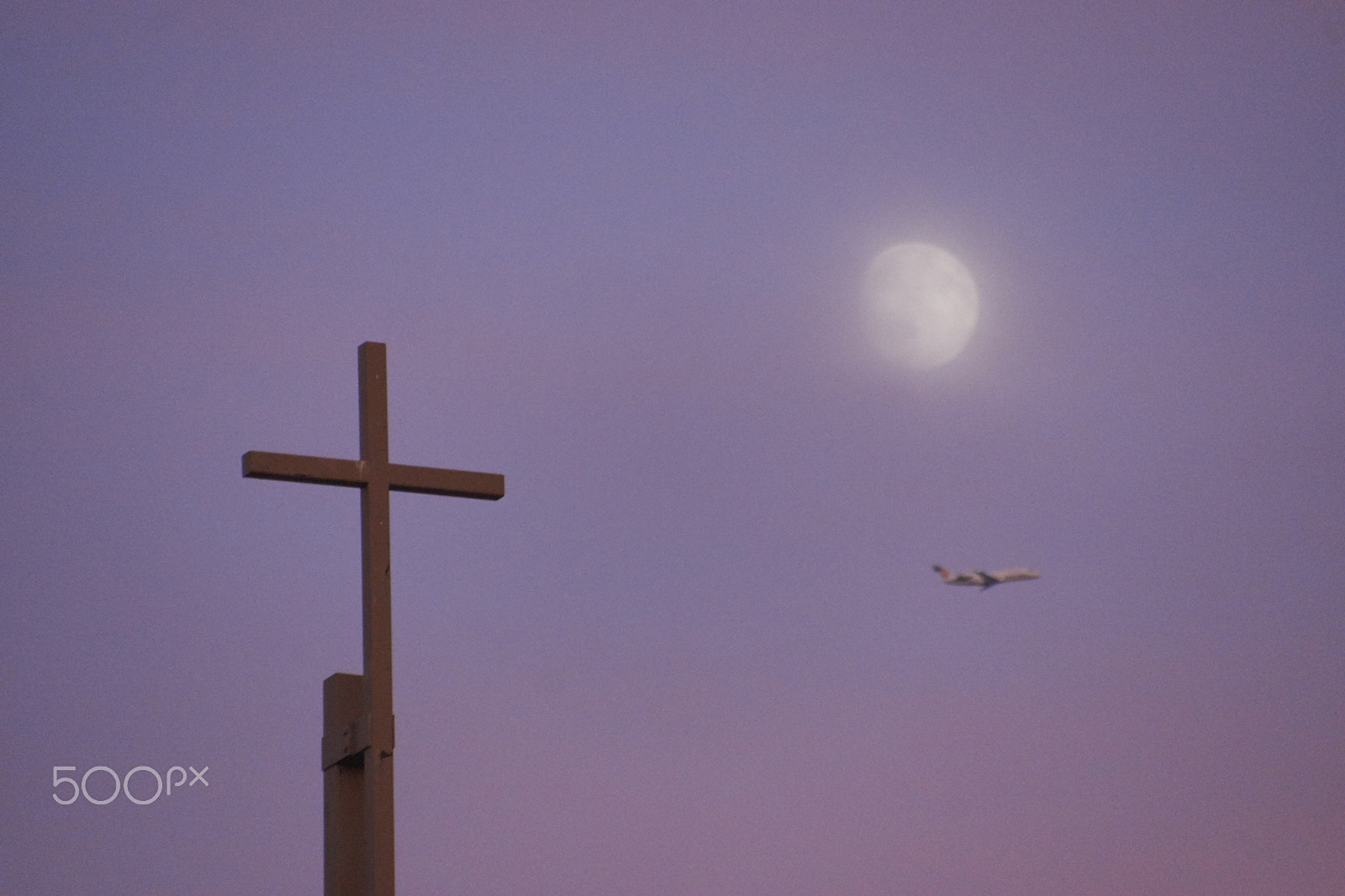 Sony SLT-A65 (SLT-A65V) + DT 18-270mm F3.5-6.3 SSM sample photo. The cross photography